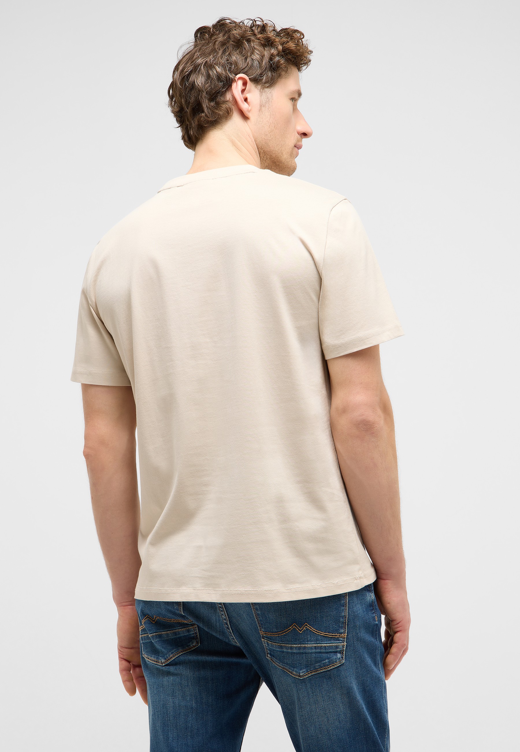 t-shirt, beige, kurzarm, baumwolle, ansicht von hinten