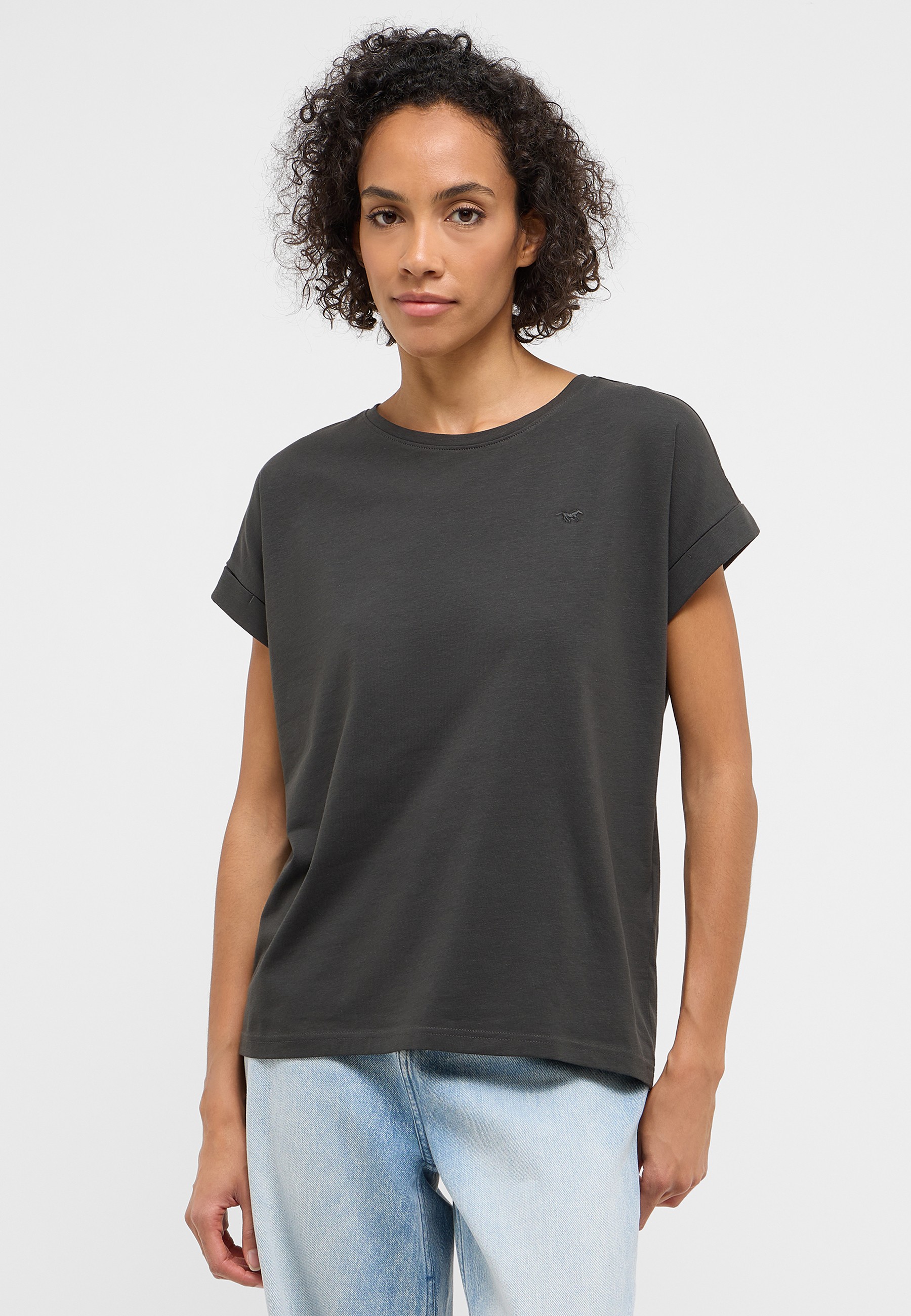 Bekleidung, T-shirt, Person, Ärmel, Jeans