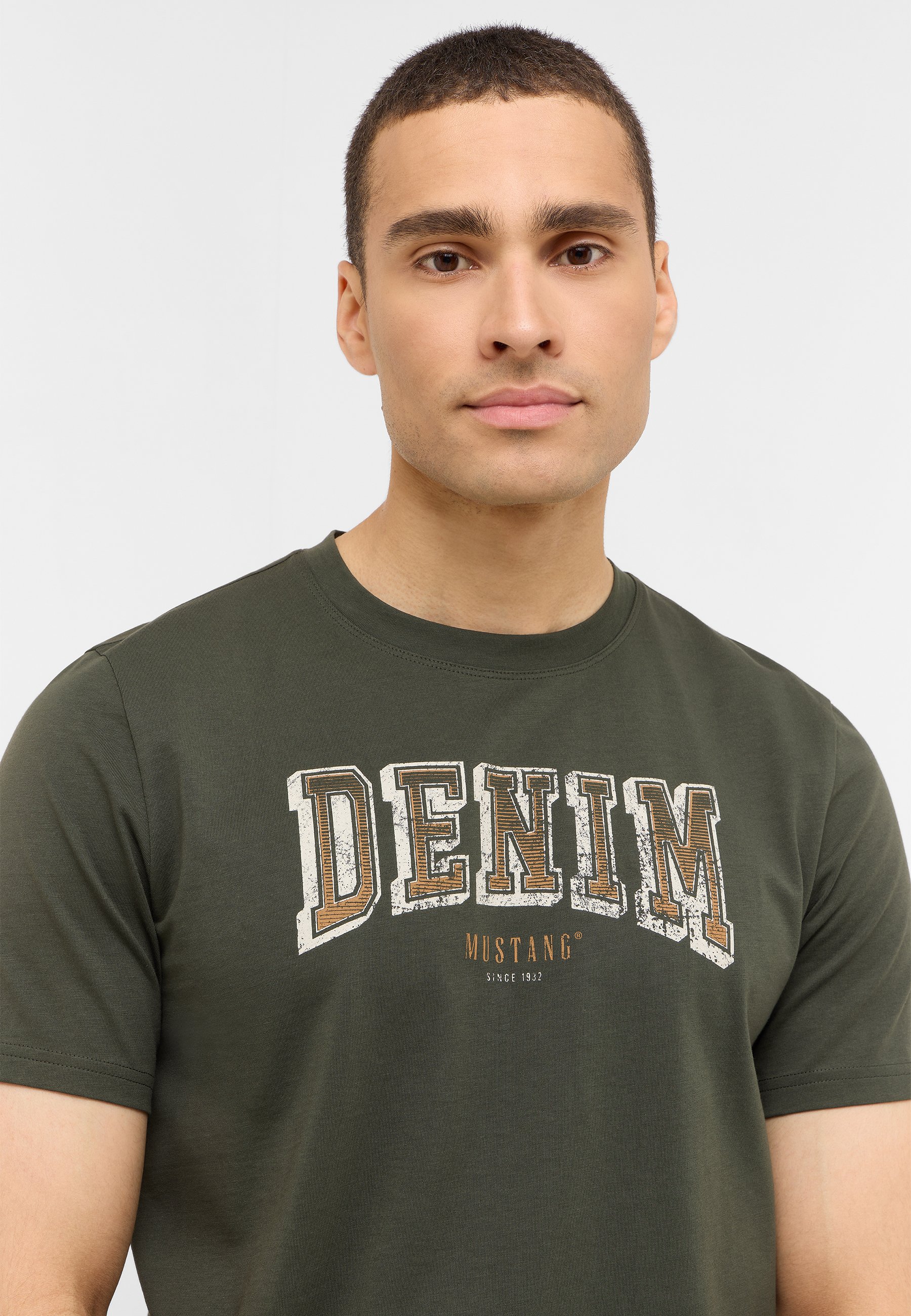 Bekleidung, T-shirt, Hemd, Person, Portrait