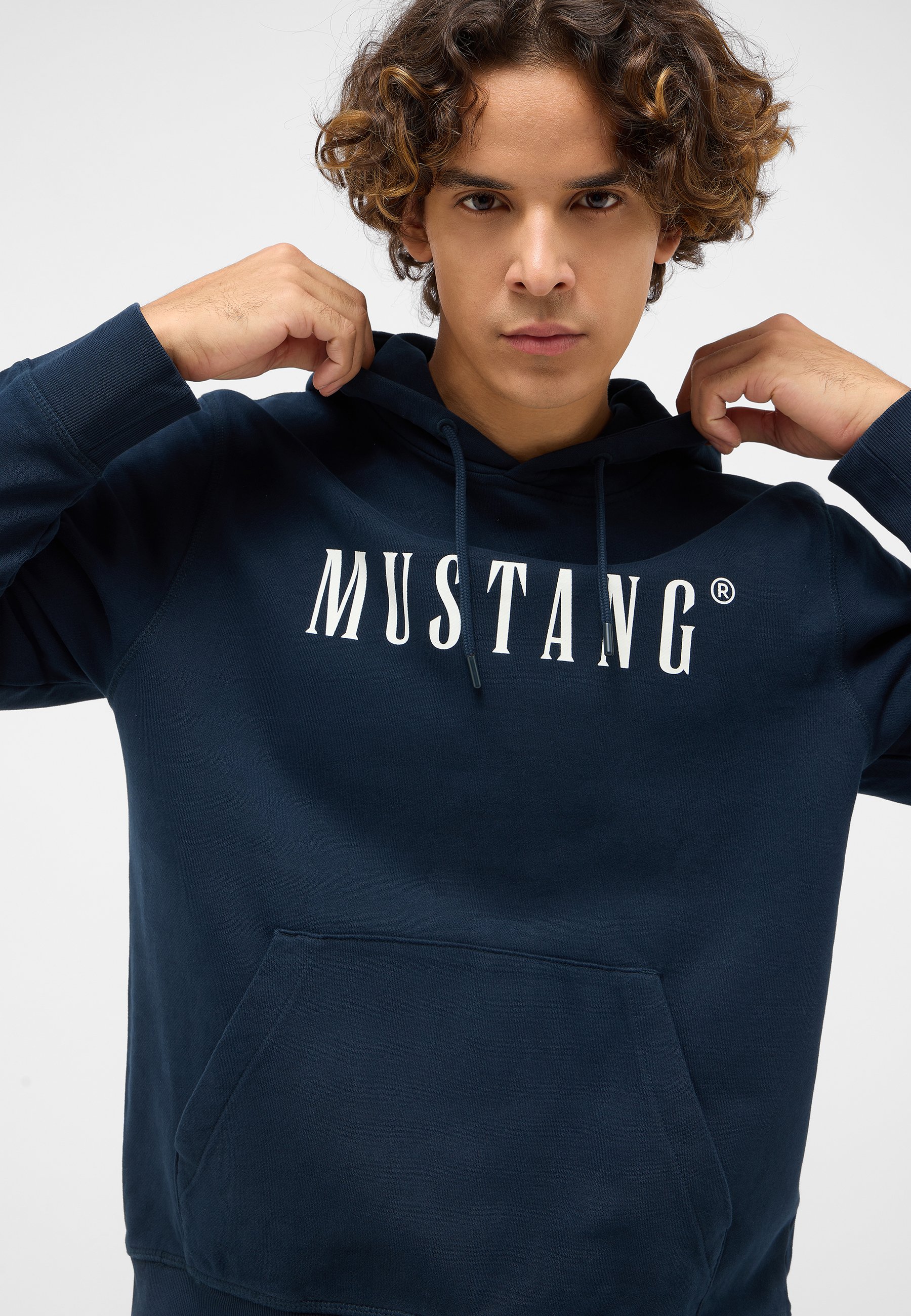 Strickwaren, Pullover, Sweatshirt, Kapuzenpulli, Person