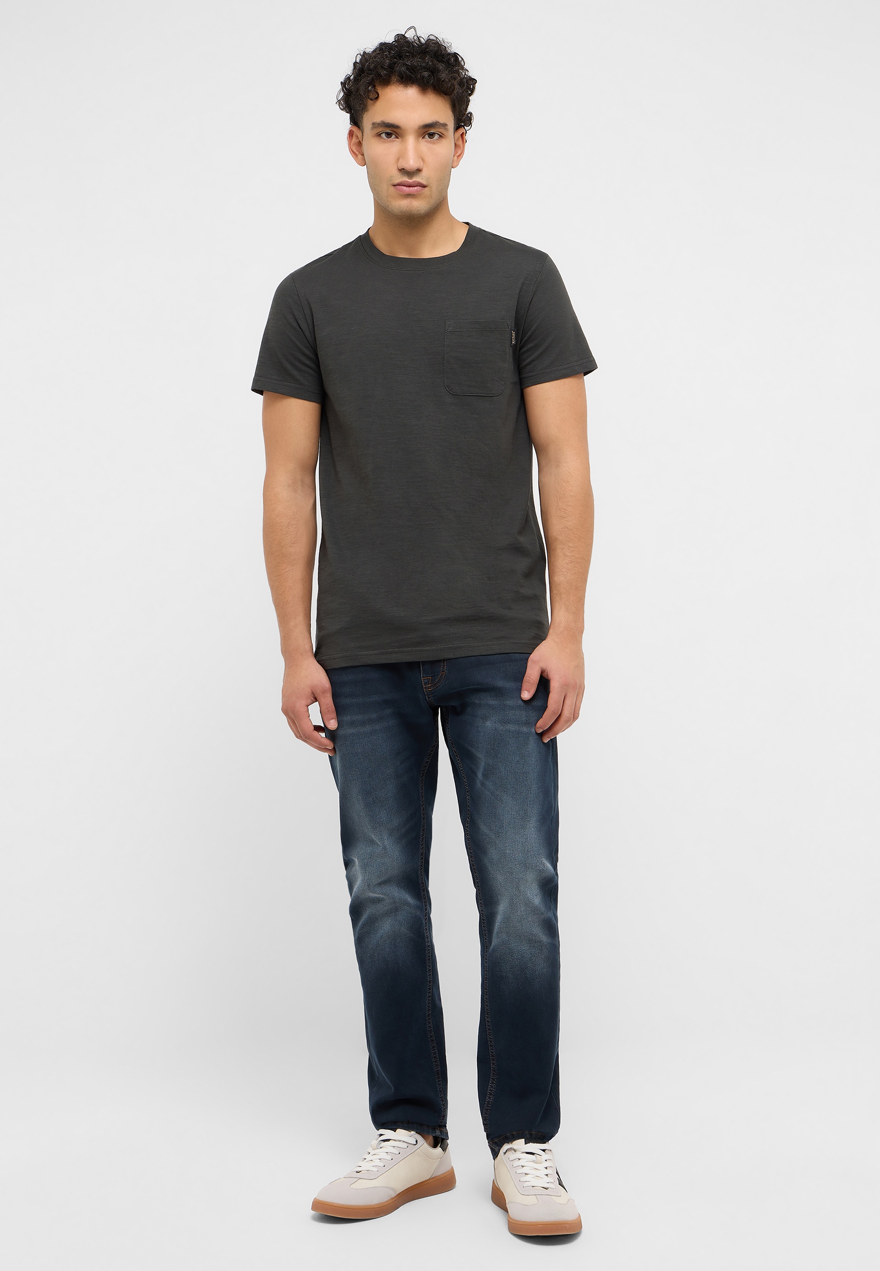 T-shirt, Hosen, Person, Stehend, Jeanshose