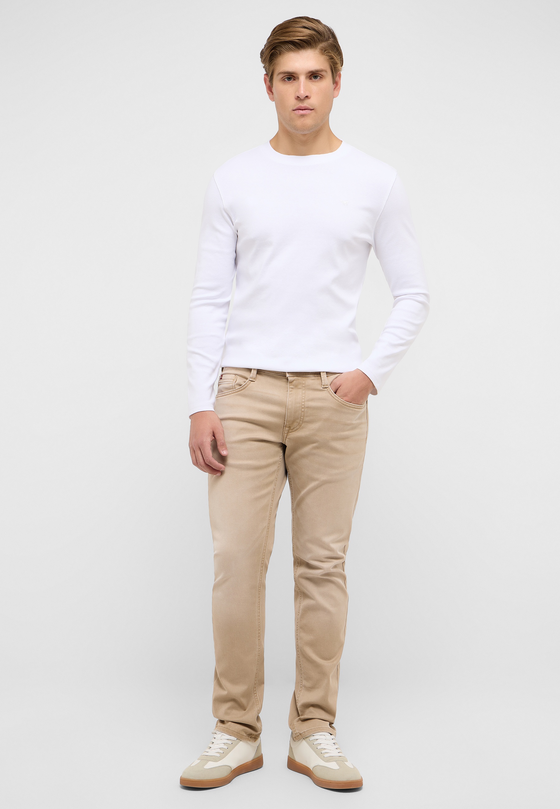 Person, Kleidung, Khaki, Hosen