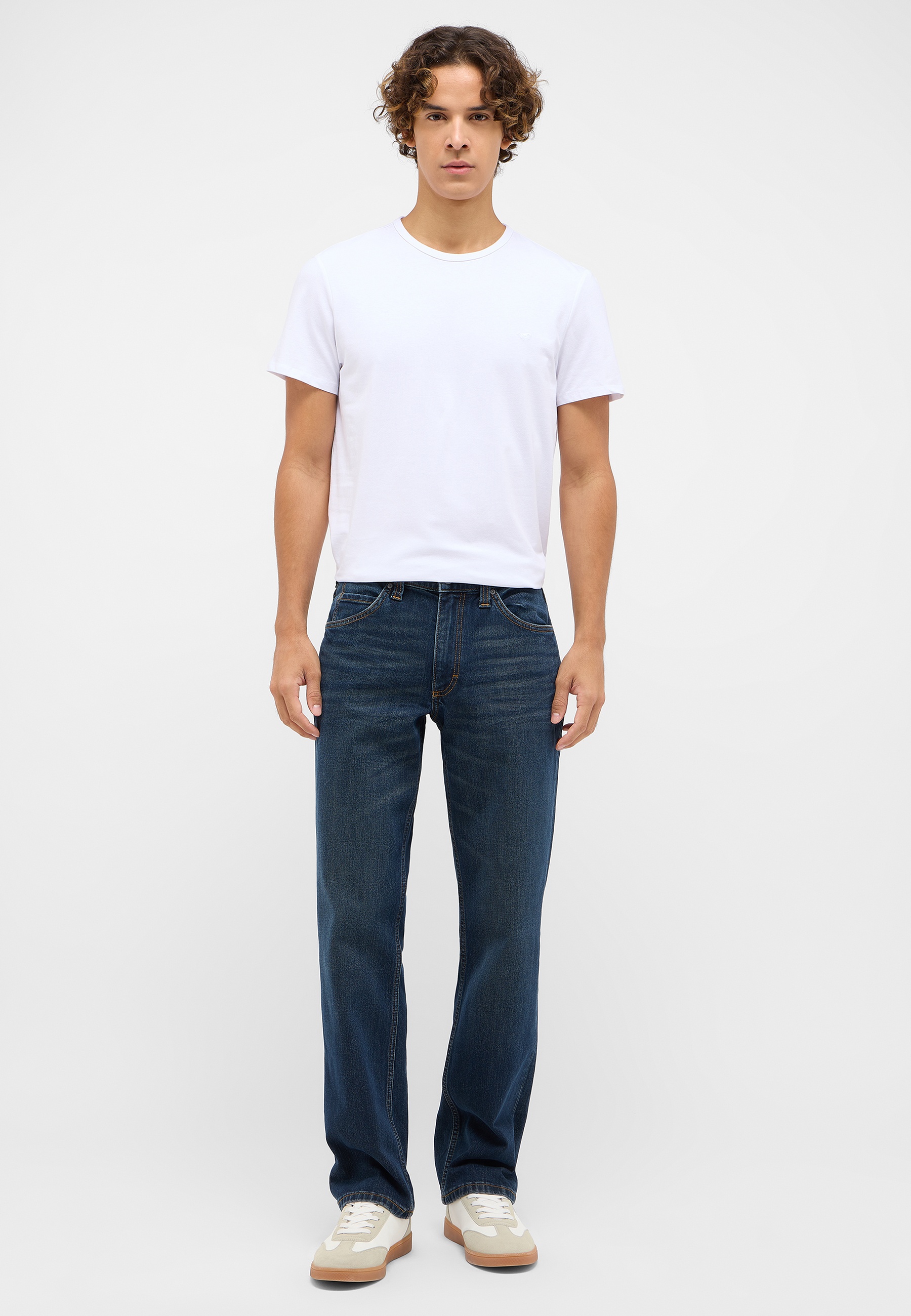 Jeans Style Tramper Straight Bekleidung, Hosen, T-shirt, Jeans, Person