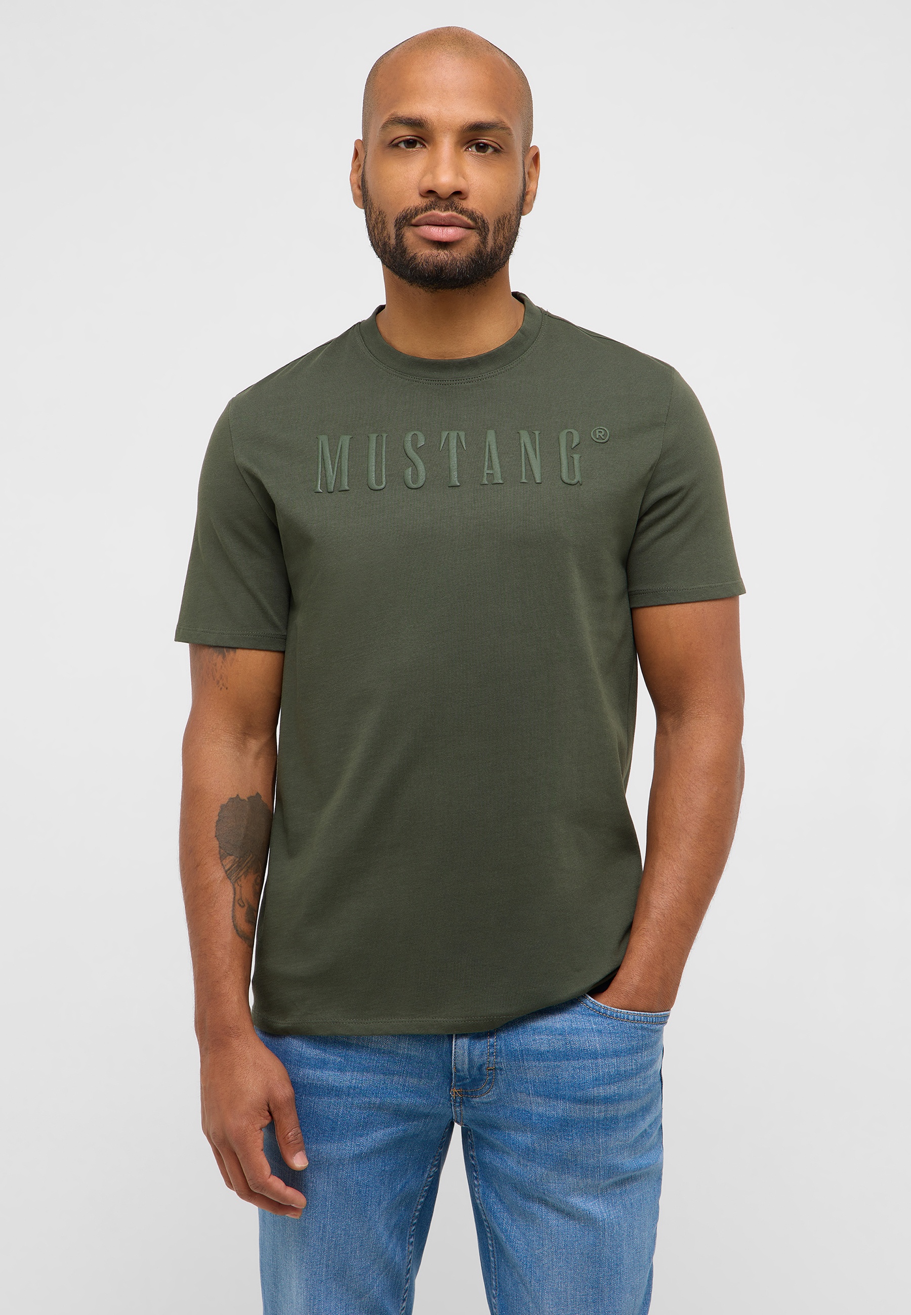 T-shirt, Jeans, Ärmel, Hemd, Person