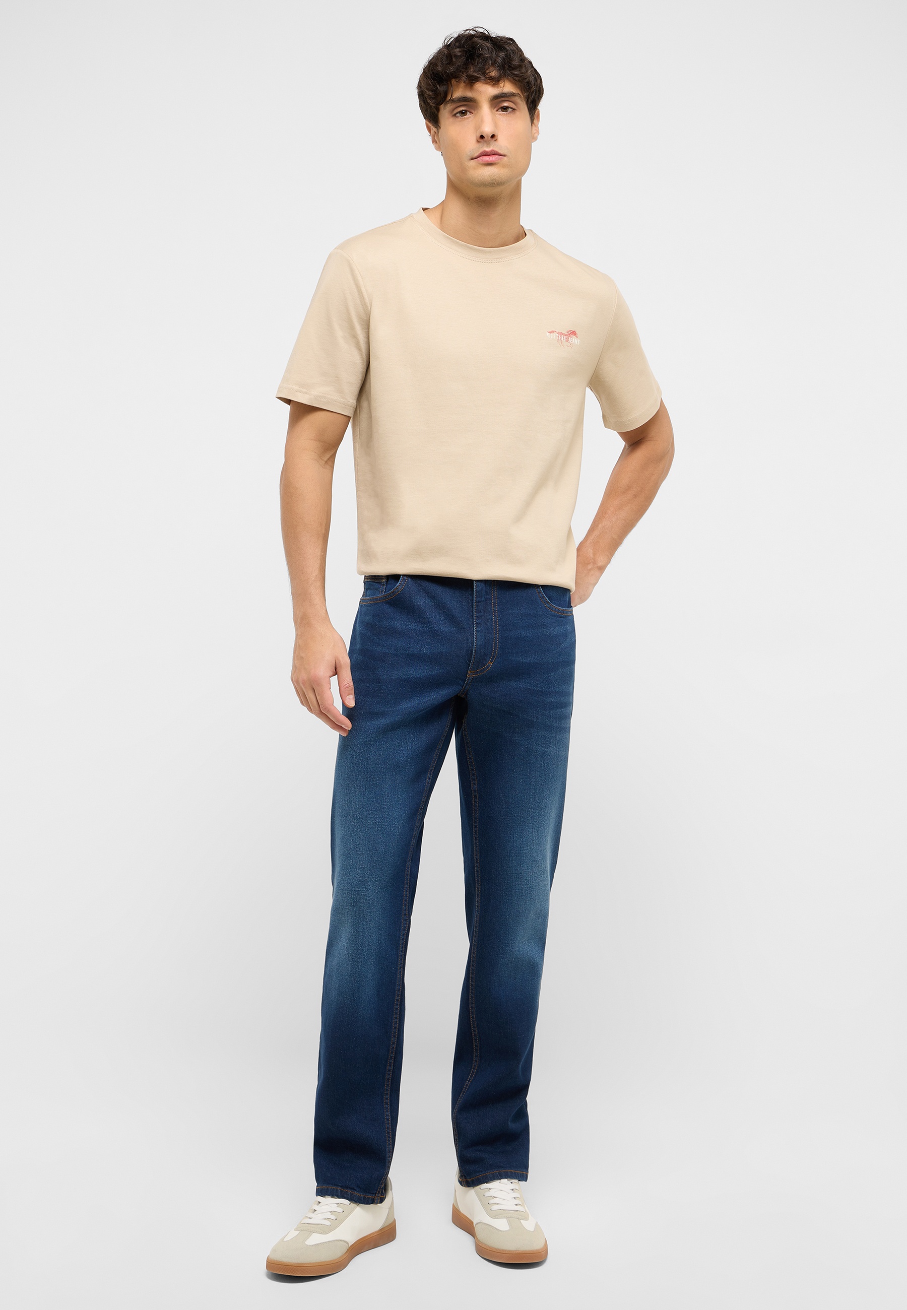 Hosen, T-shirt, Jeans, Mann, Person