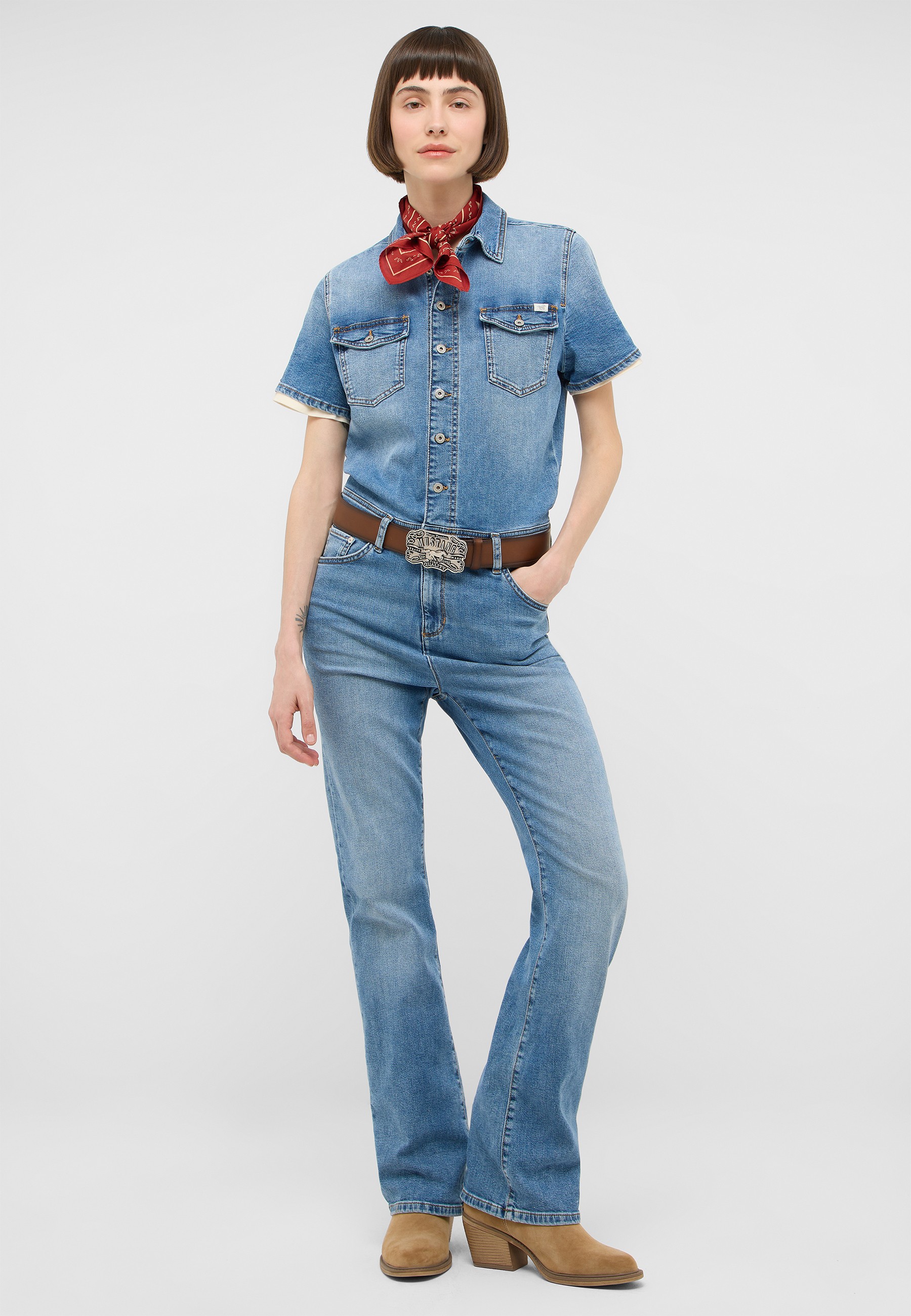 Jeans, Denim, Kurzarmhemd, Bandana, Braun Gürtel