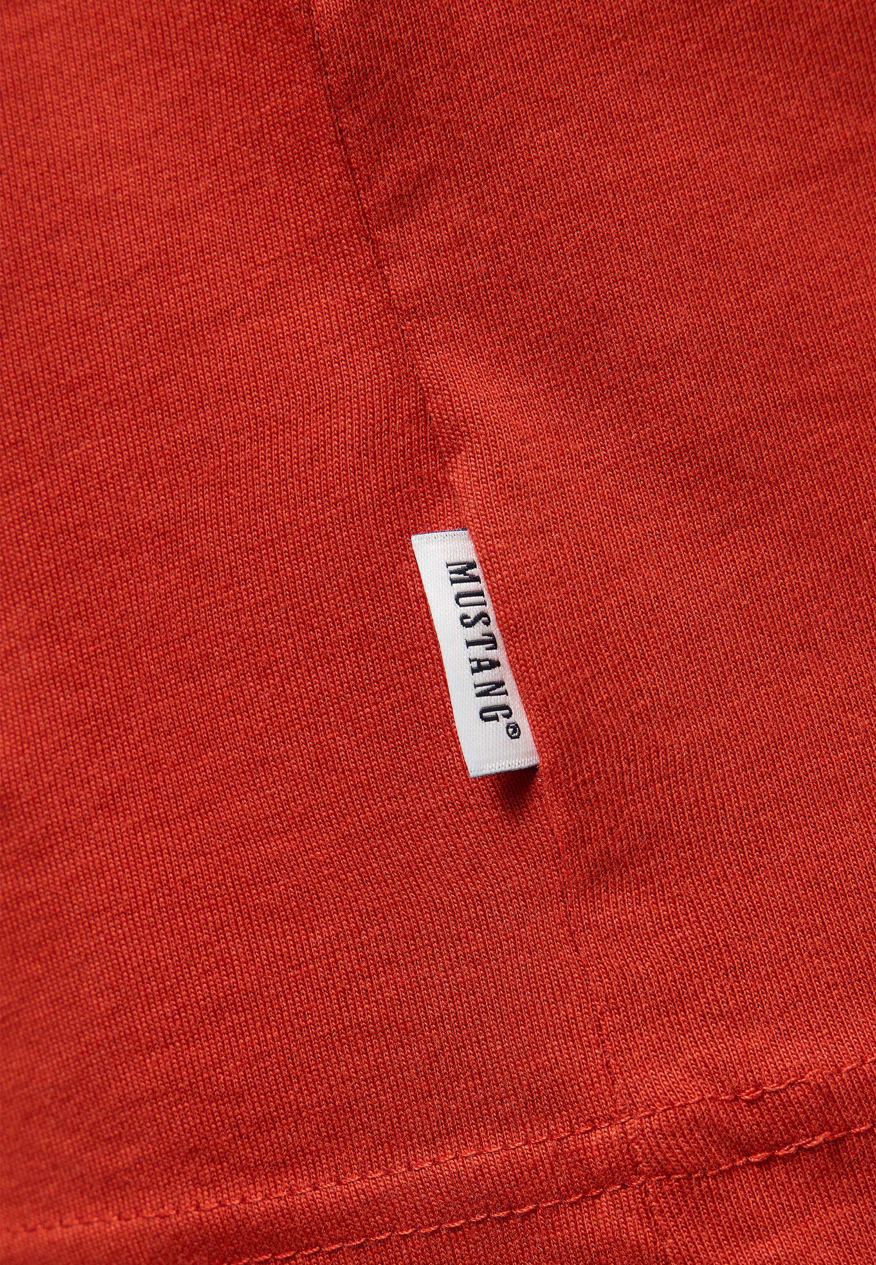 T-Shirt, Rote Farbe, Kleidung, Label, Stofftextur