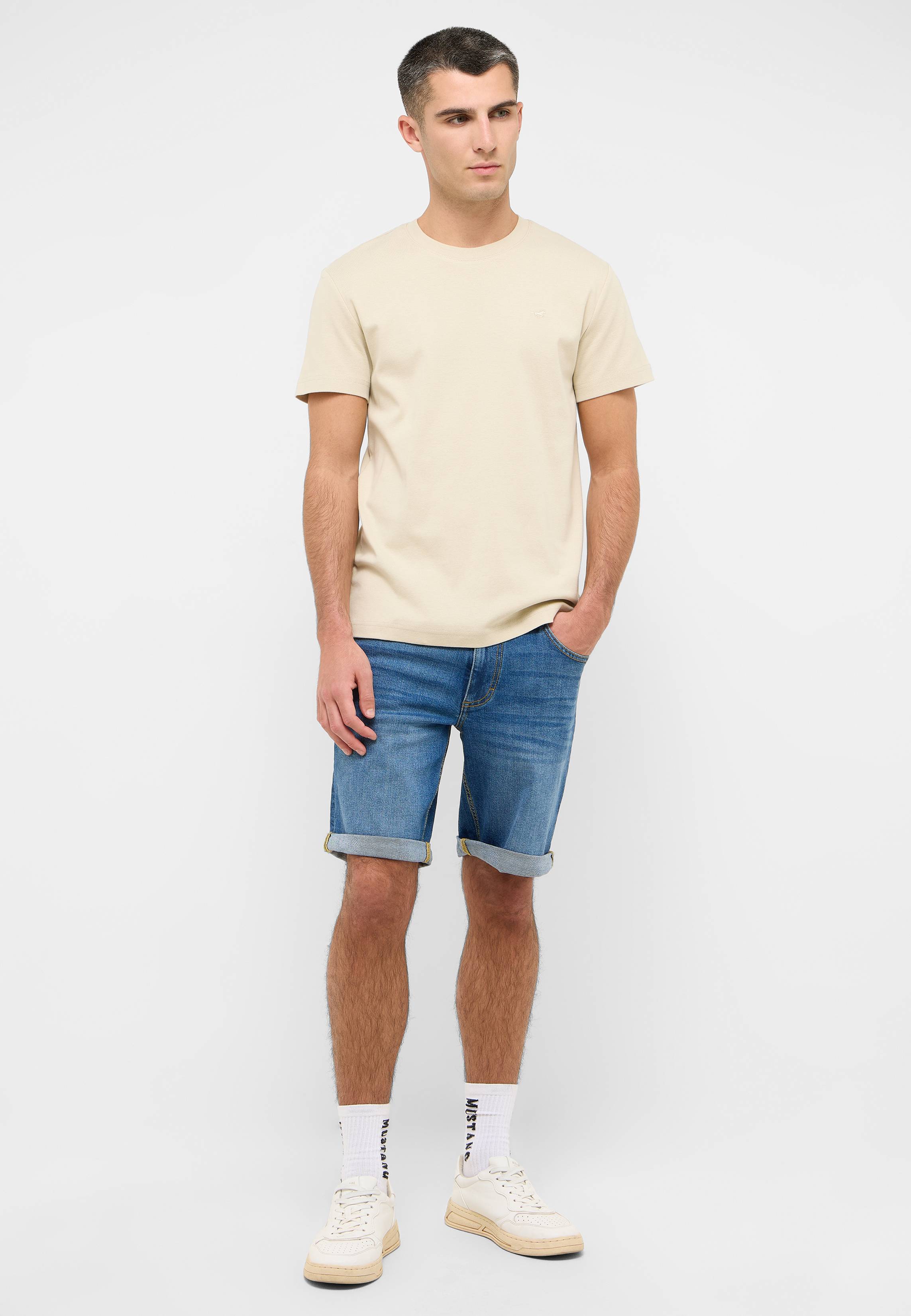 Bekleidung, Kurze Hosen, T-shirt, Person