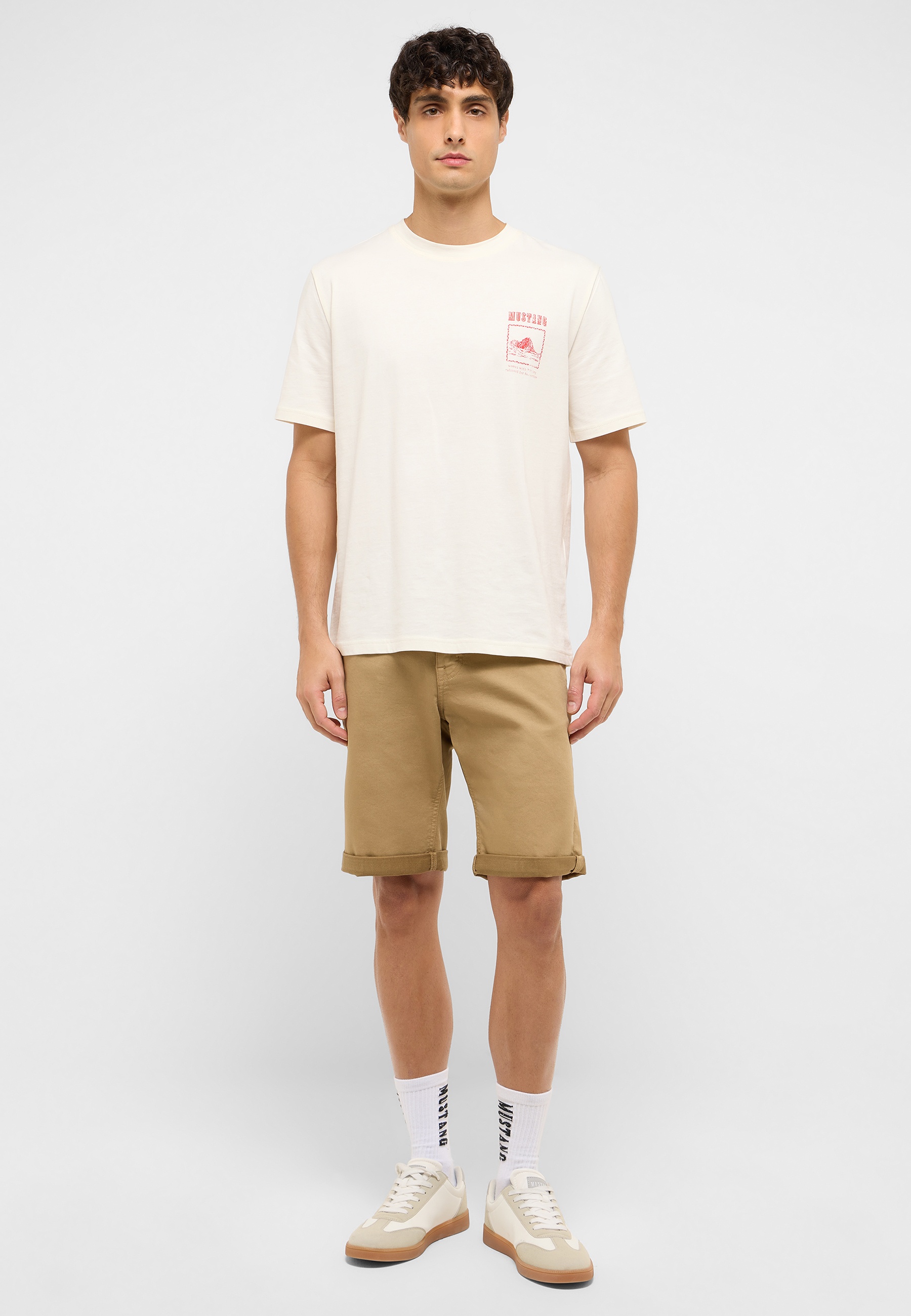 Kurze Hose, Person, T-shirt, Khaki, Schuh