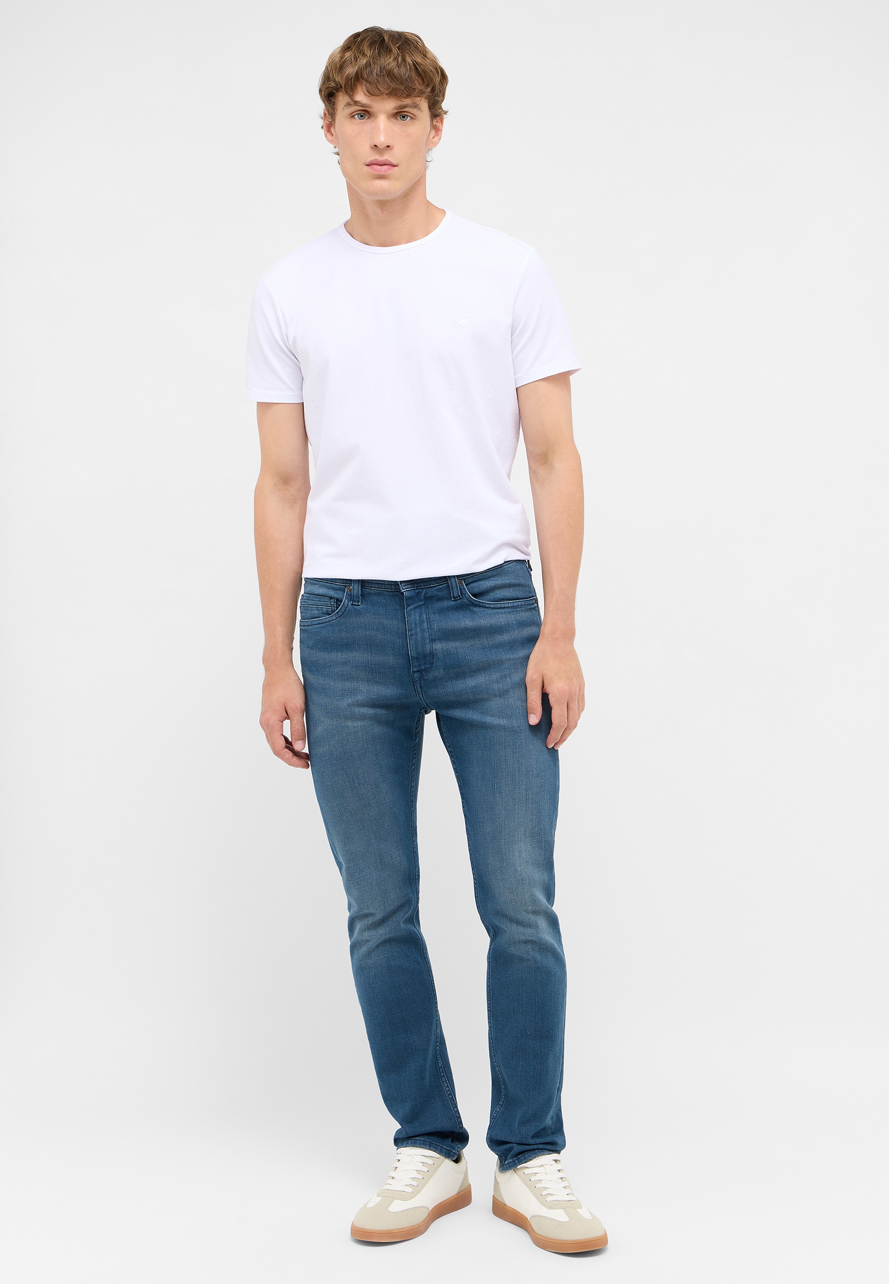 Hosen, Jeans, T-shirt, Person, Jugendlich