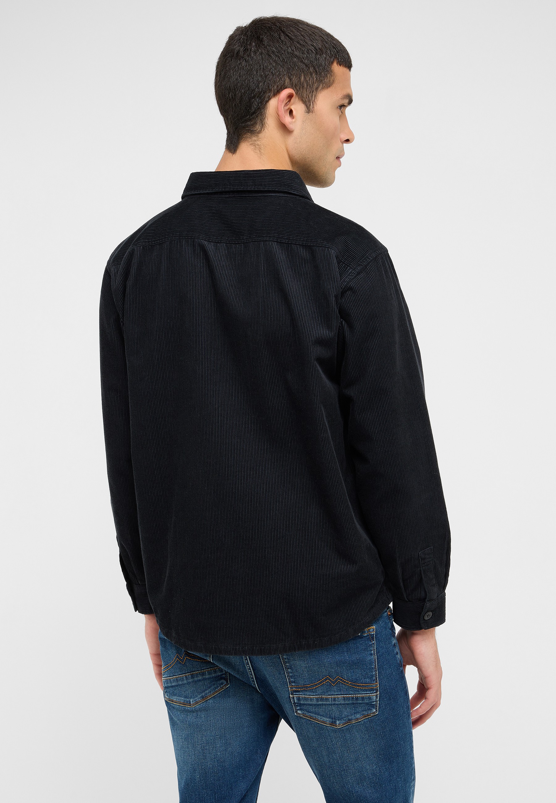 Langarm, Mantel, Hosen, Hemd, Person