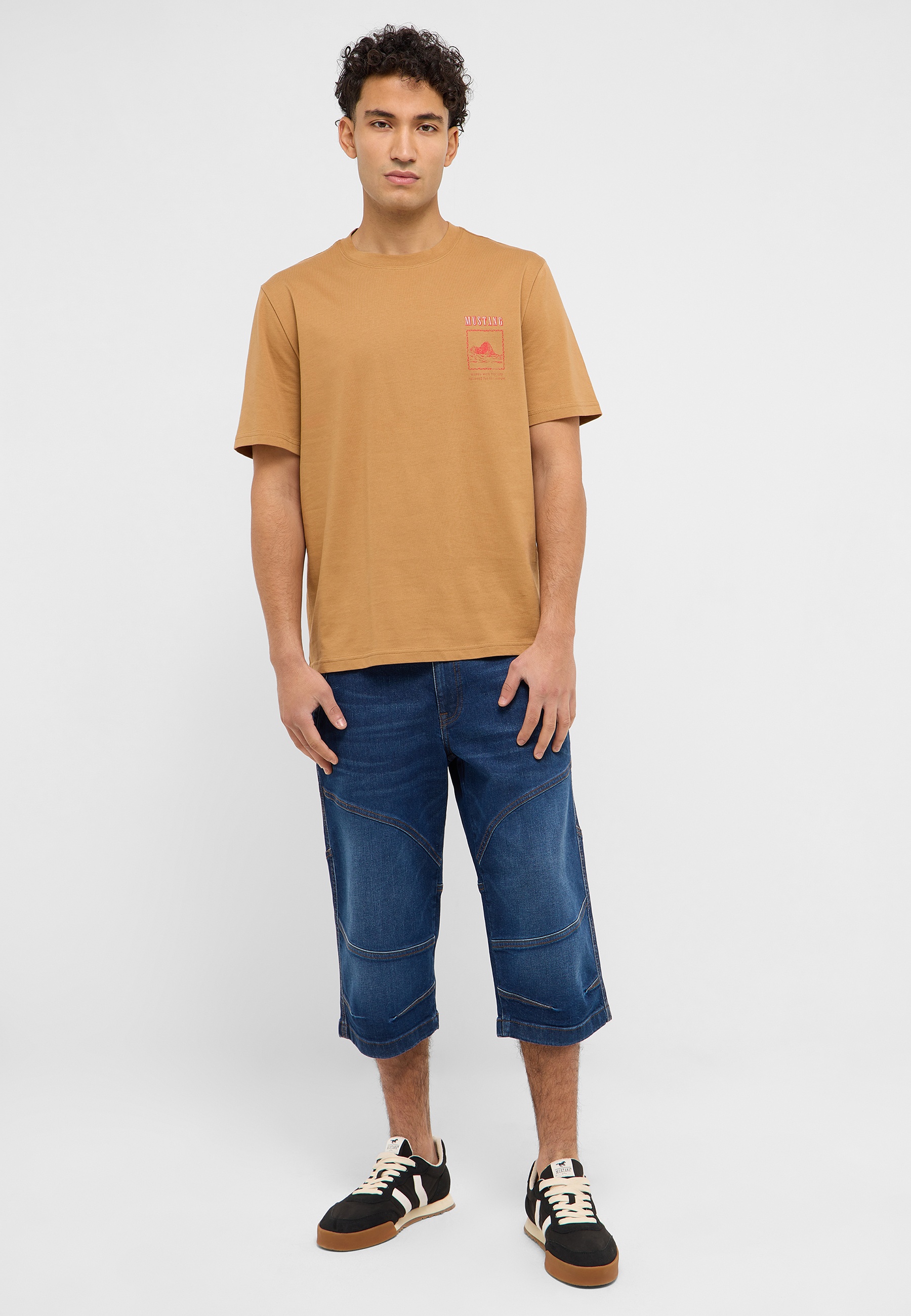 Hosen, T-shirt, Jeans, Person, Schuh