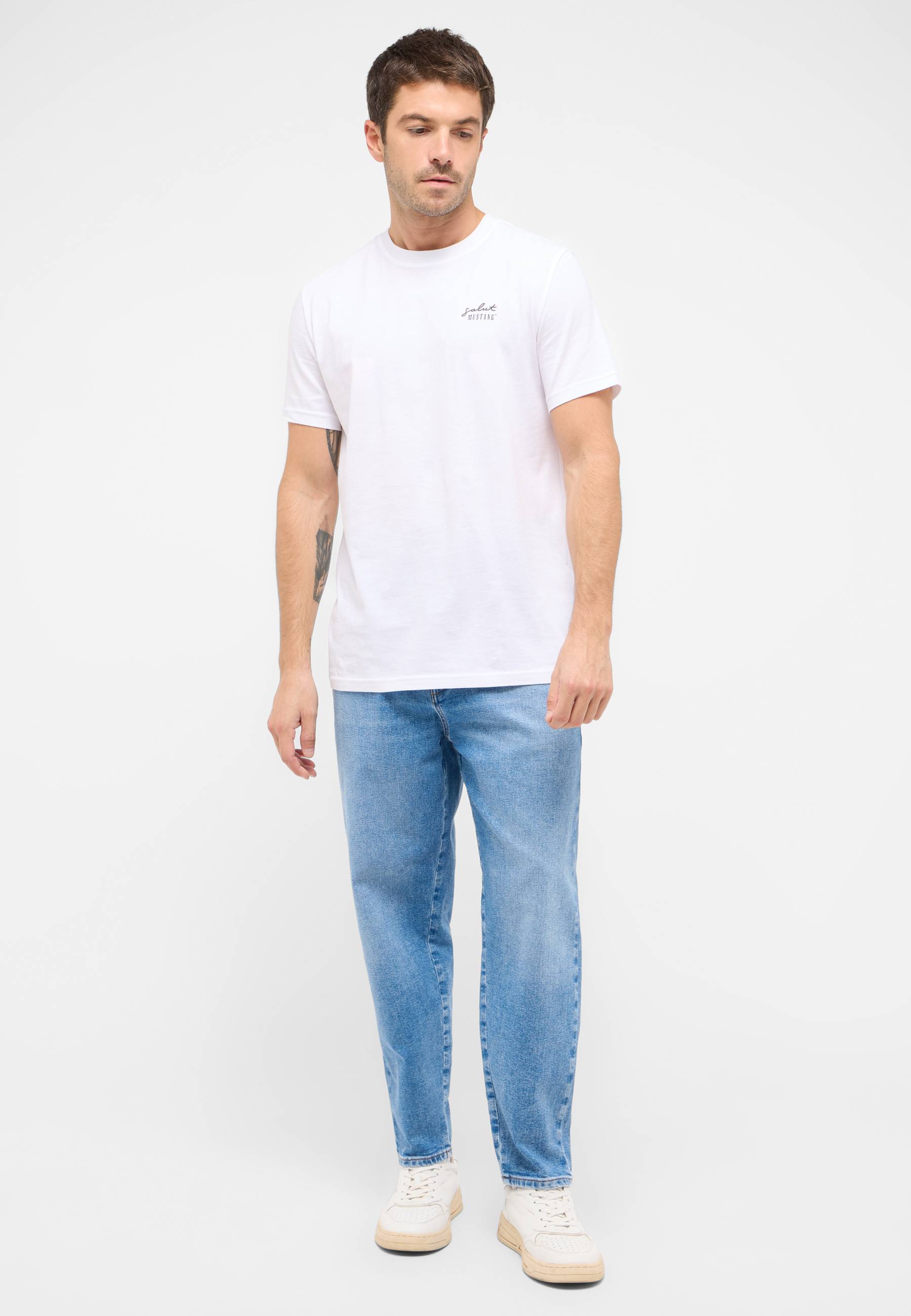 T-shirt, Hosen, Person, Stehend, Mann