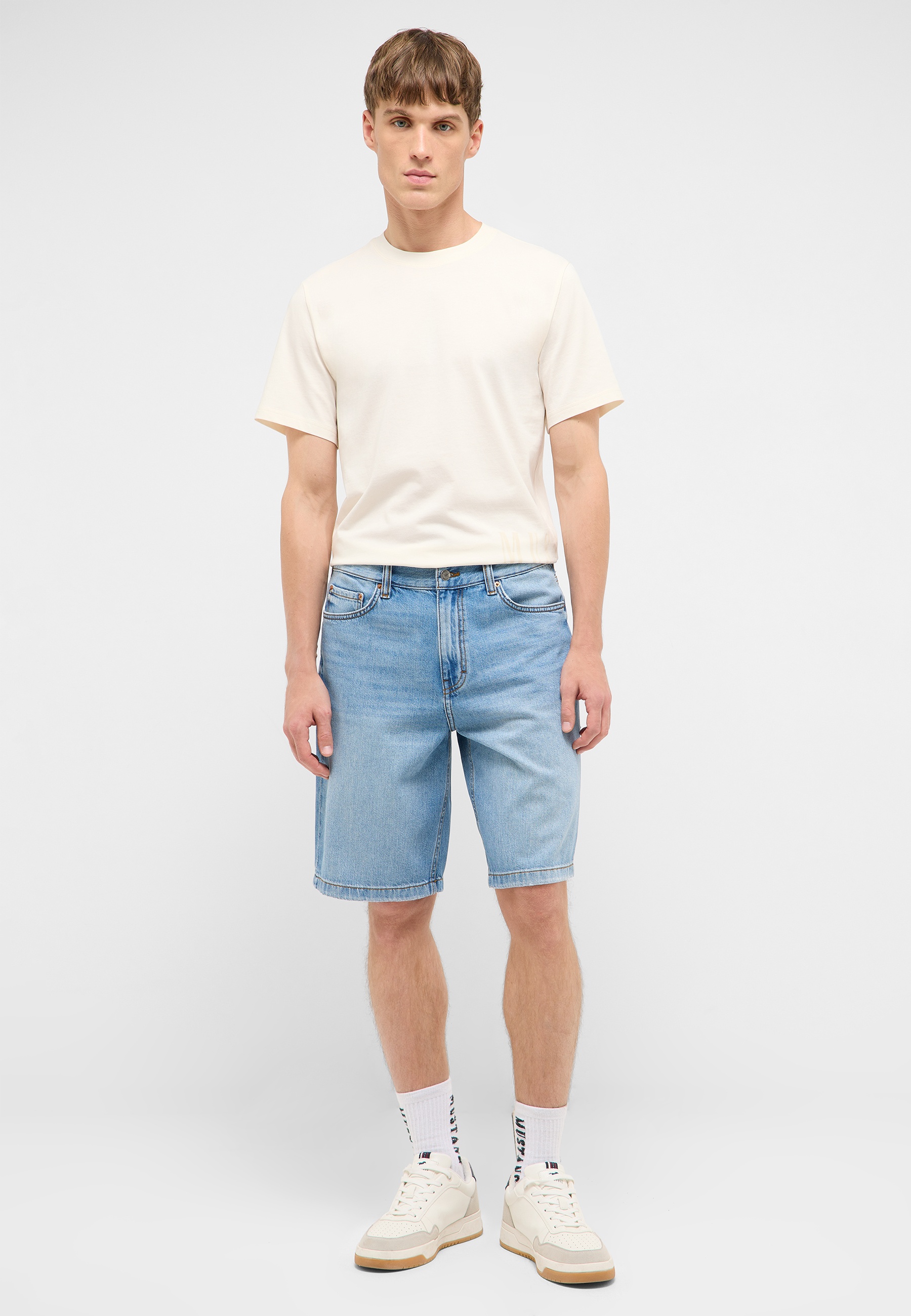 T-Shirt, Kurzarm, Beige, Jeansshorts, Kleidung