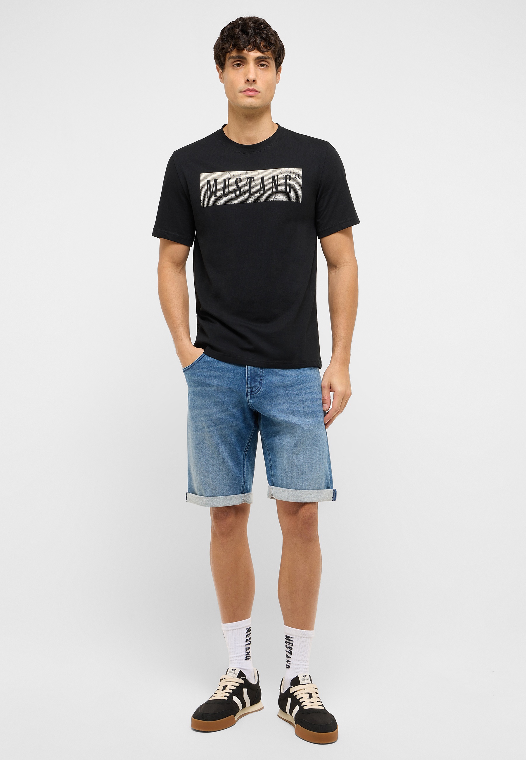 Kurze Hose, T-shirt, Junge, Person, Jugendlich