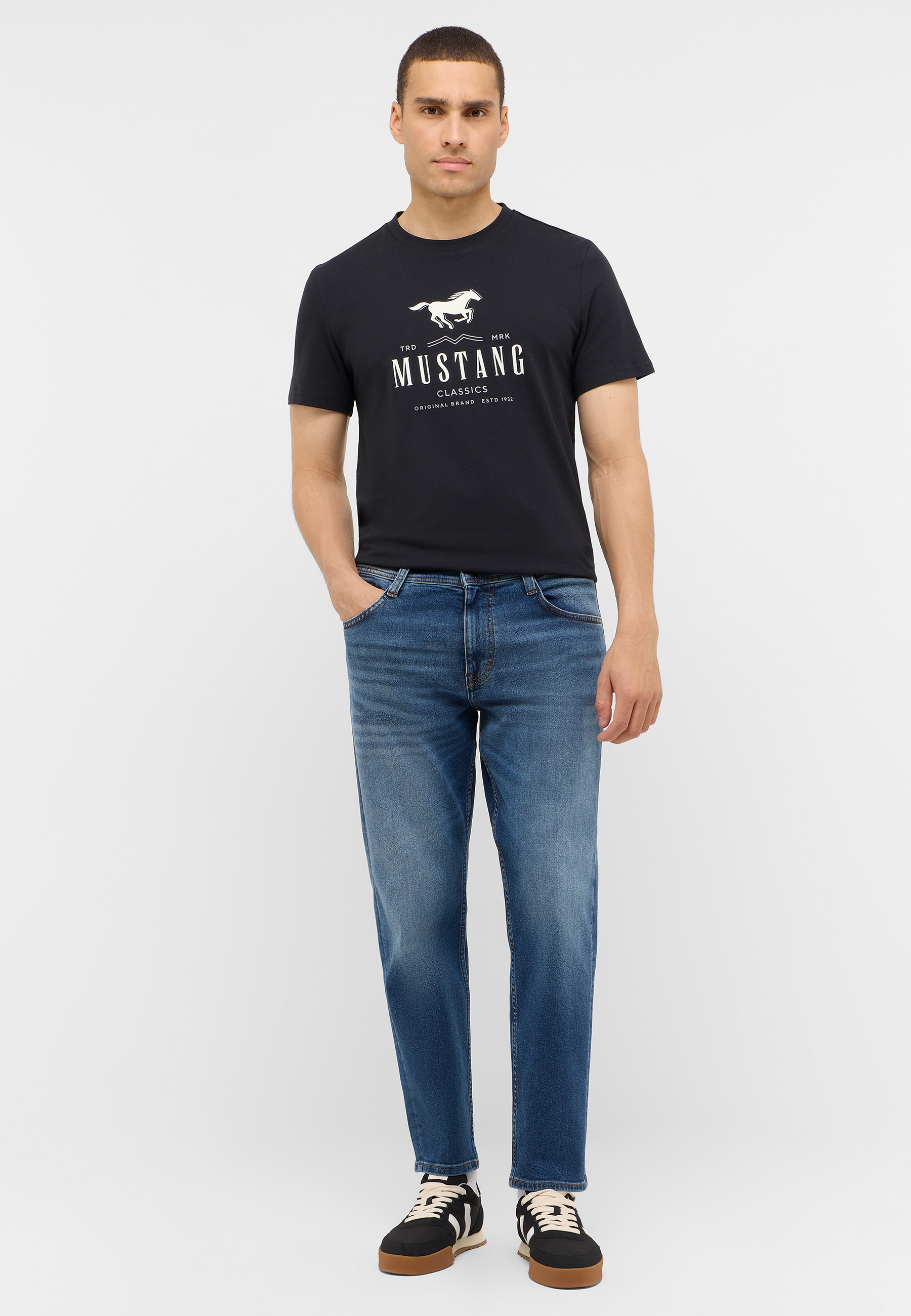 Bekleidung, Hosen, T-shirt, Jeanshose, Person