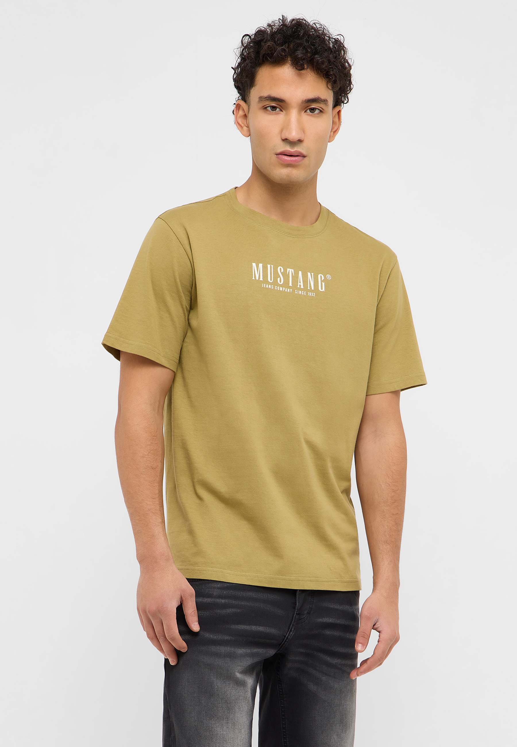 T-shirt, Person, Hemd, Jeanshose, Gesicht