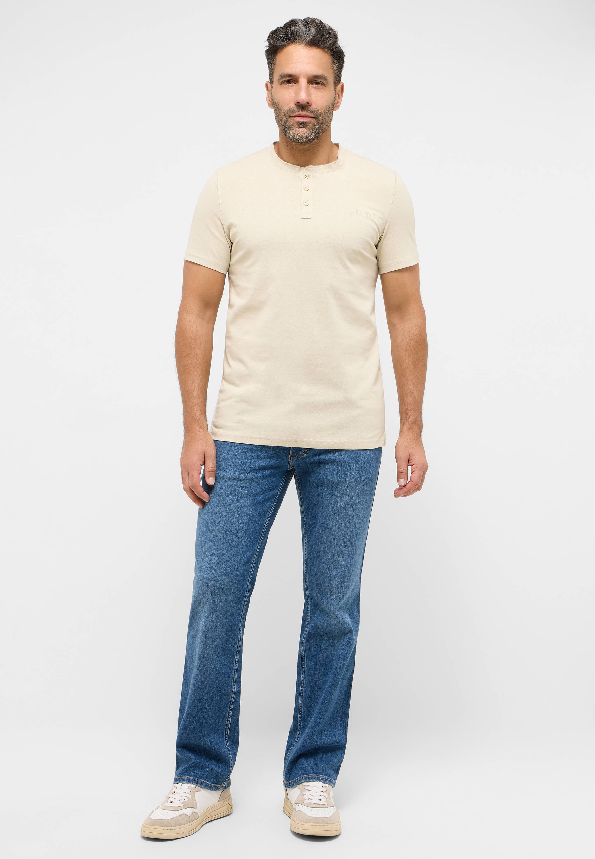 T-shirt, Hosen, Person, Stehend, Mann