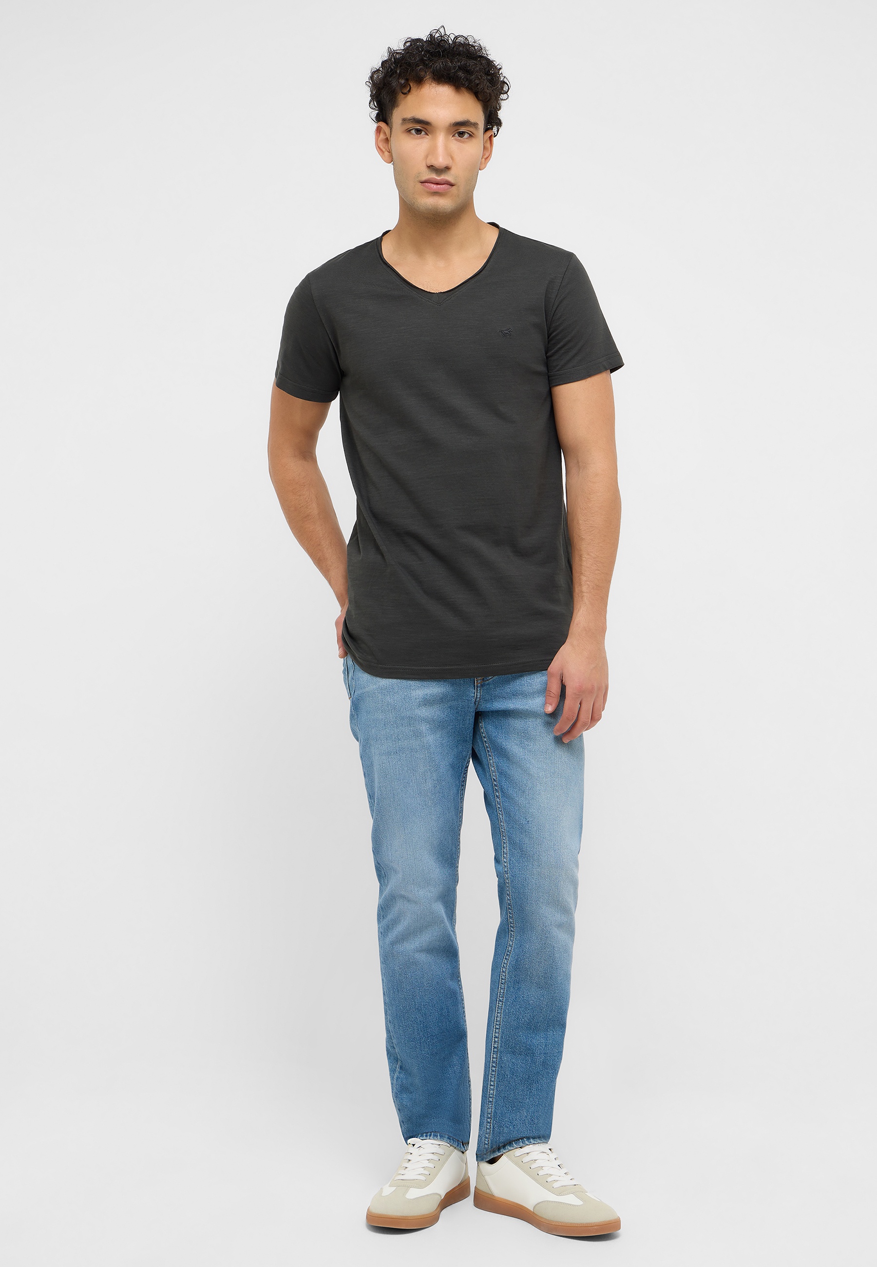 T-shirt, Hosen, Jeanshose, Person, Stehend