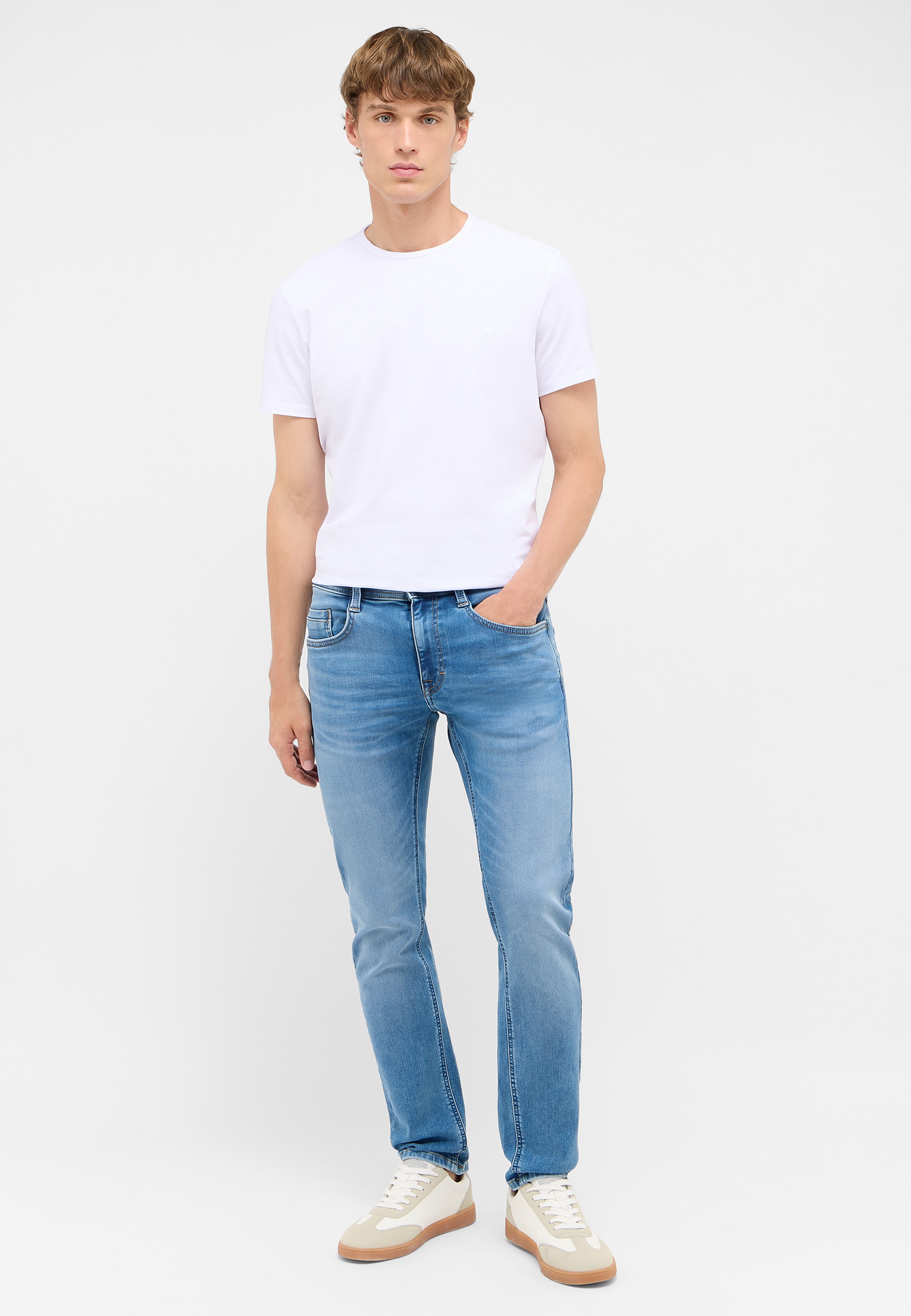T-Shirt, Weißes Shirt, Rundhalsausschnitt, Kurzärmlig, Jeans - Slim Fit