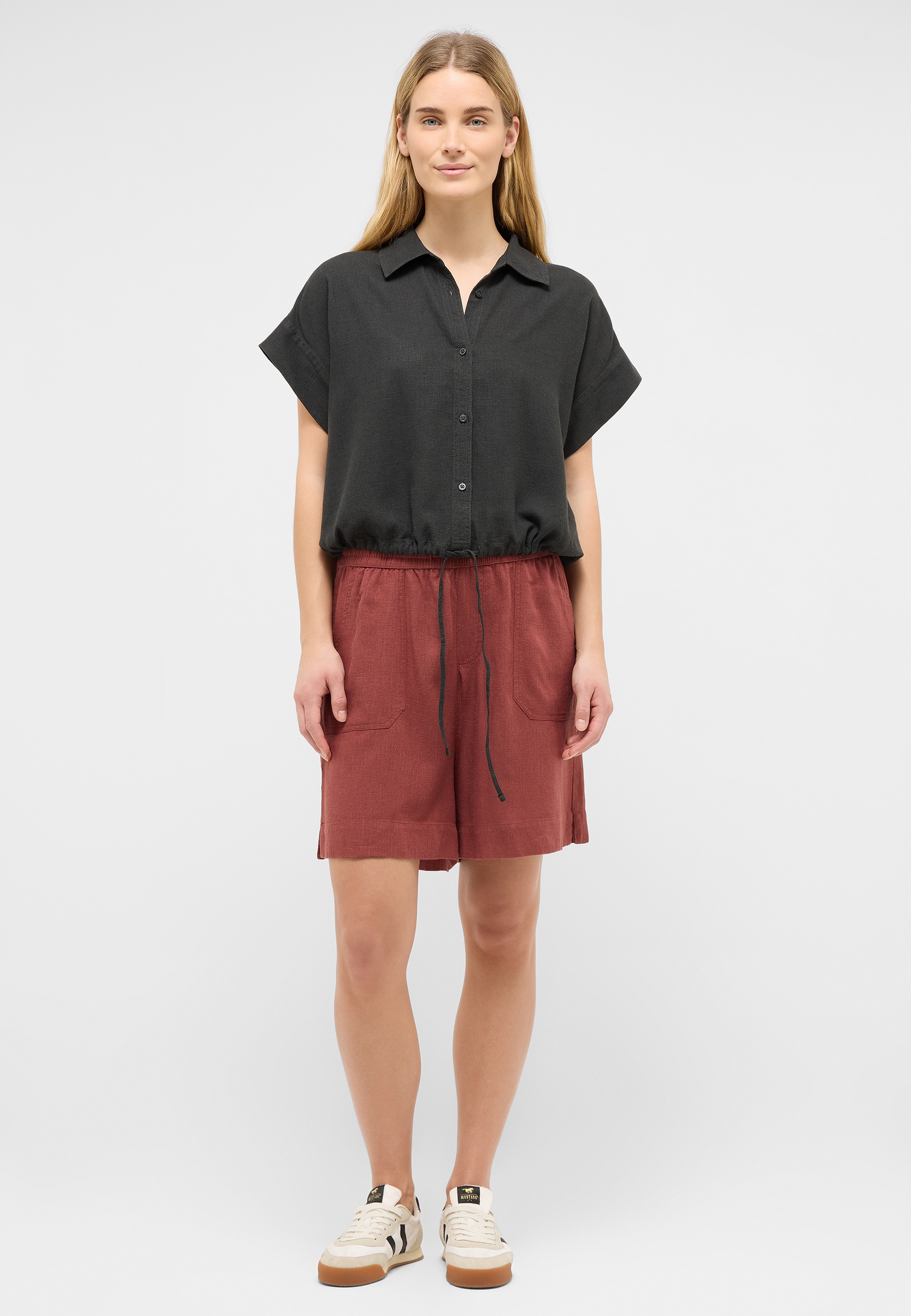 hem shirt, shorts, black top, drawstring, casual outfit