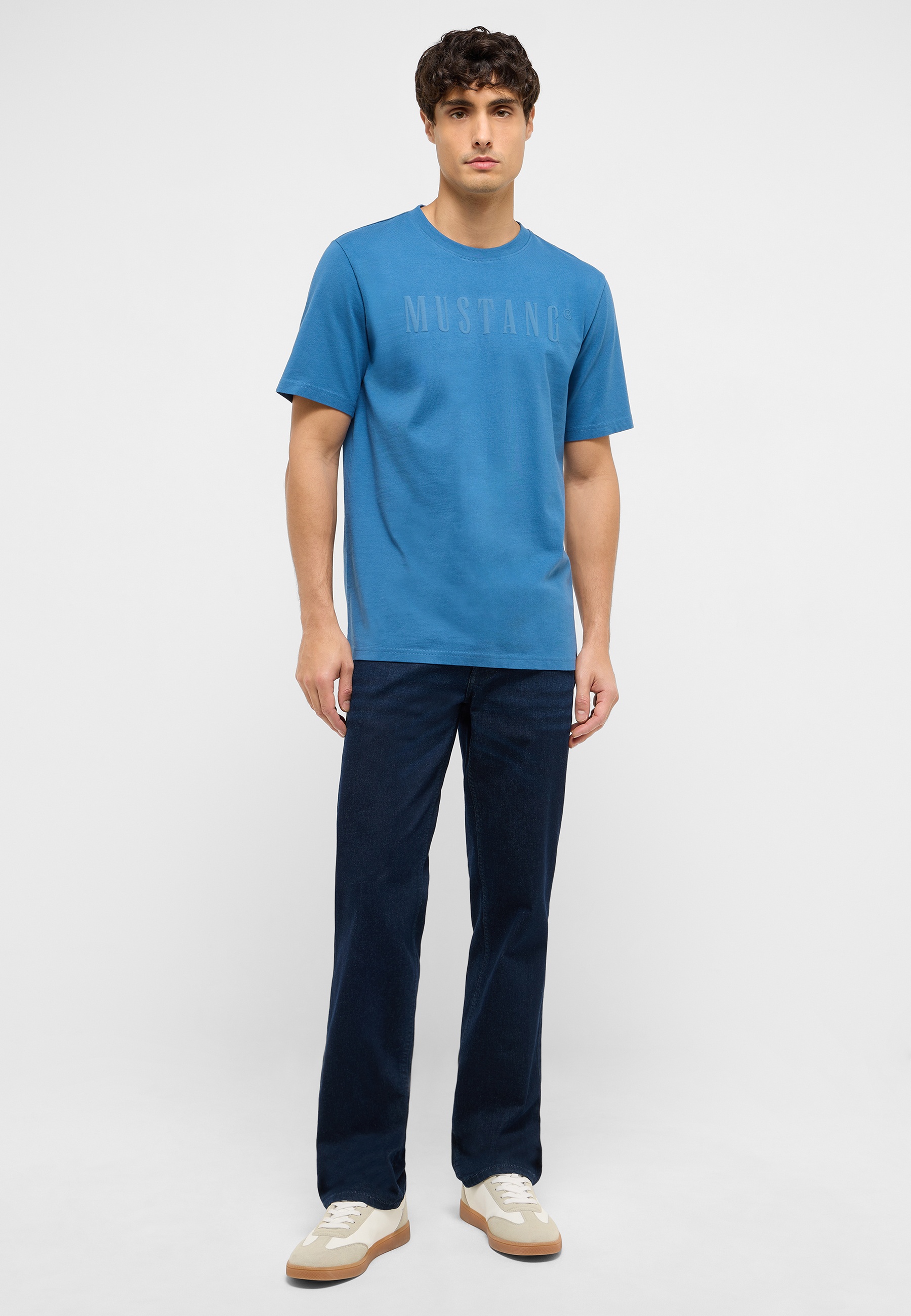 T-shirt, Hosen, Person, Stehend, Jeanshose