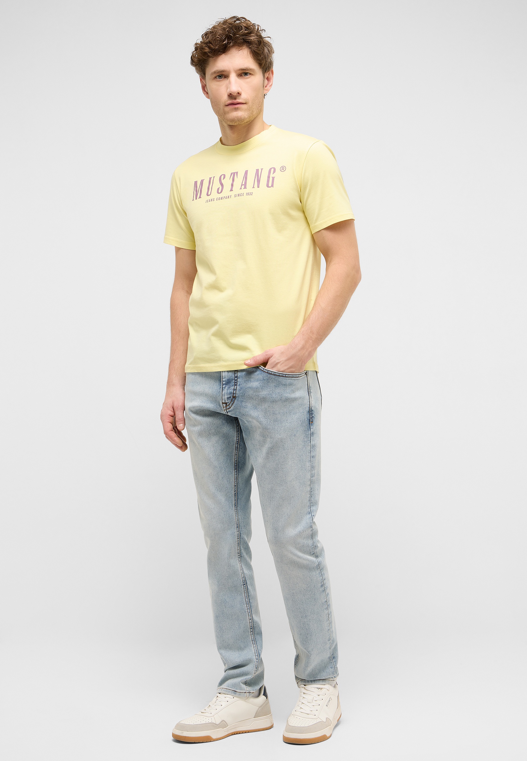 t-shirt, gelb, mustang-logo, kurzarm, männer