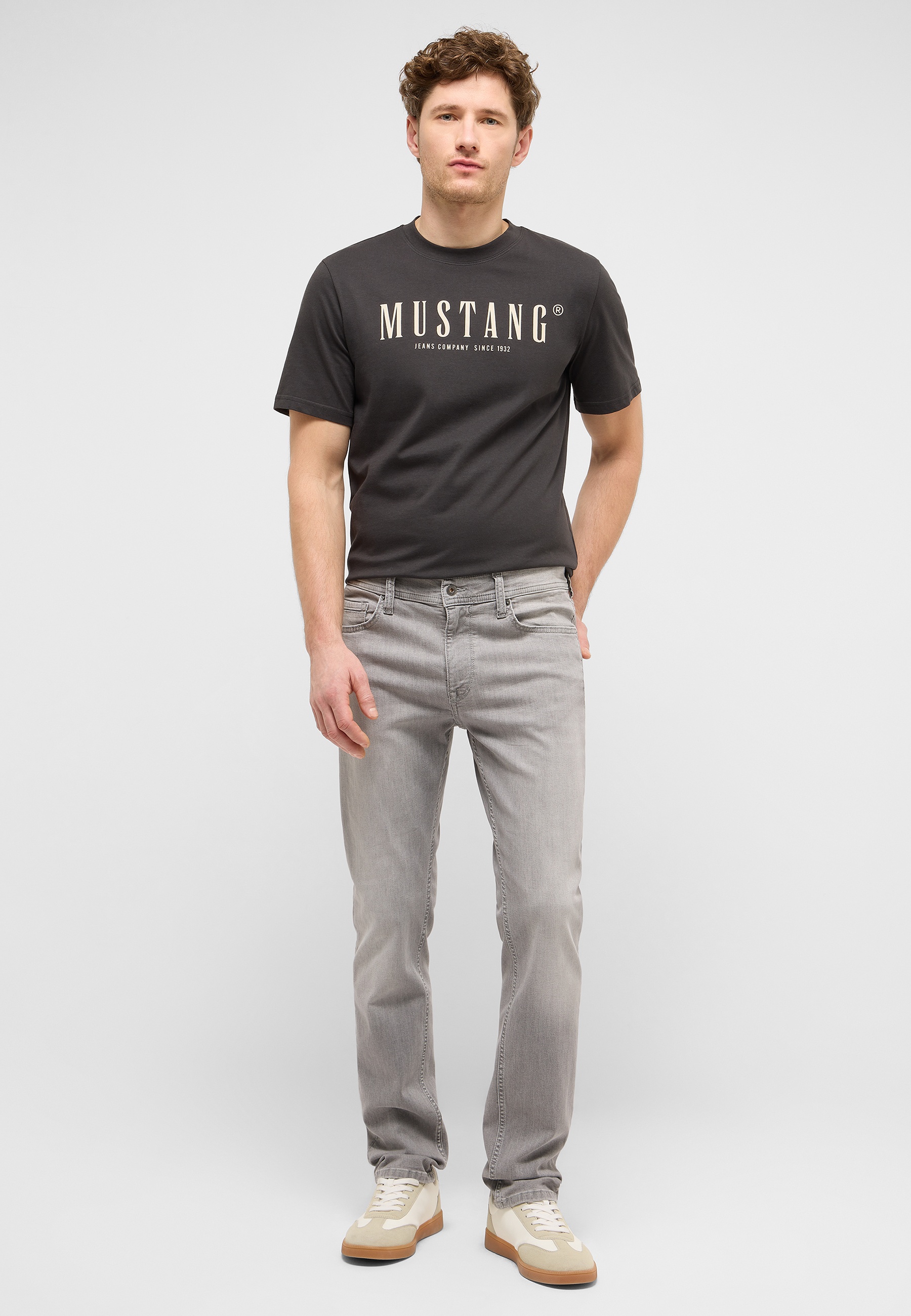 Tee, T-Shirt, Mustang, Dunkelgrau, Jeans-Top Kombination