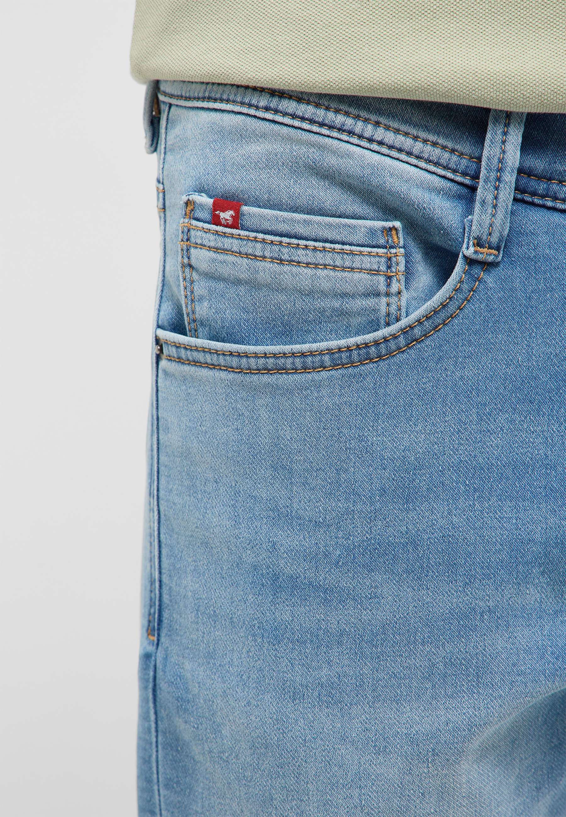 Jeans, Jeanshose, Blauer Denim, Vordertasche, Roter Markenstempel