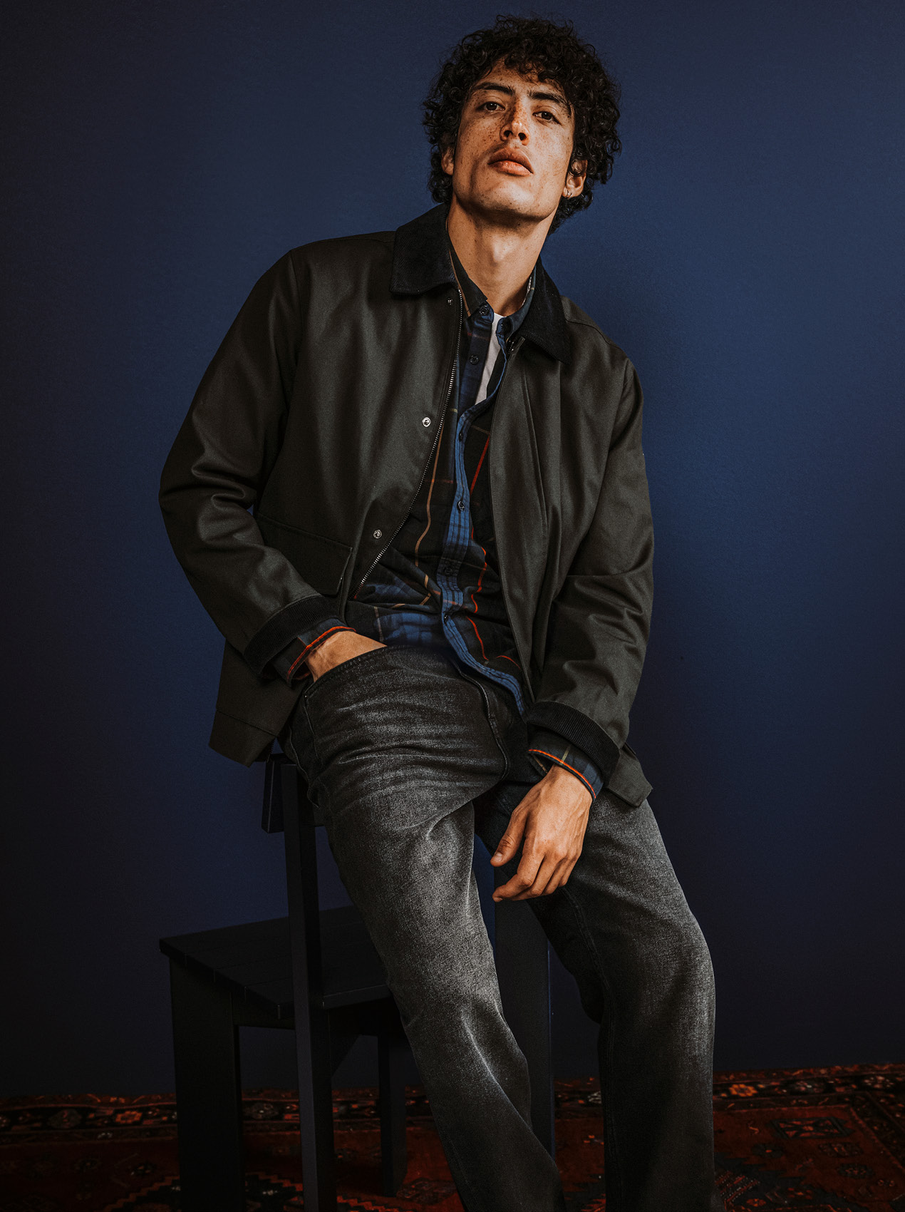 jacke, lederlook, jeans, männeroutfit, mode