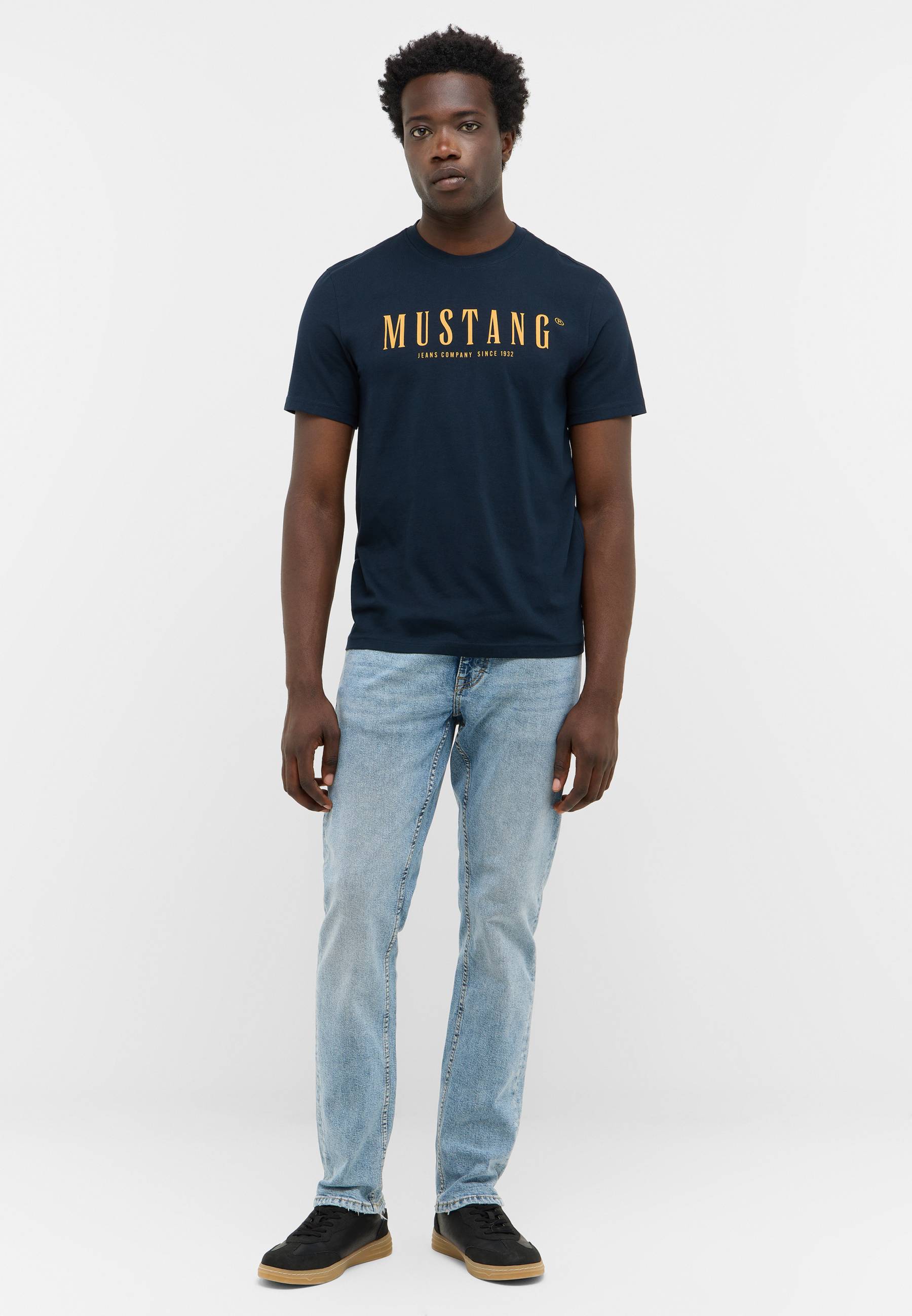 T-shirt, Hosen, Person, Stehend, Jeanshose