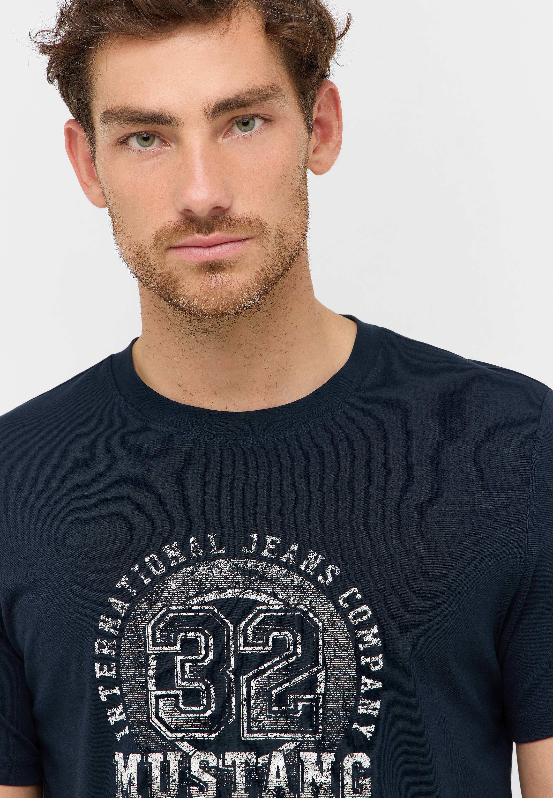 T-shirt, Hemd, Erwachsener, Mann, Person