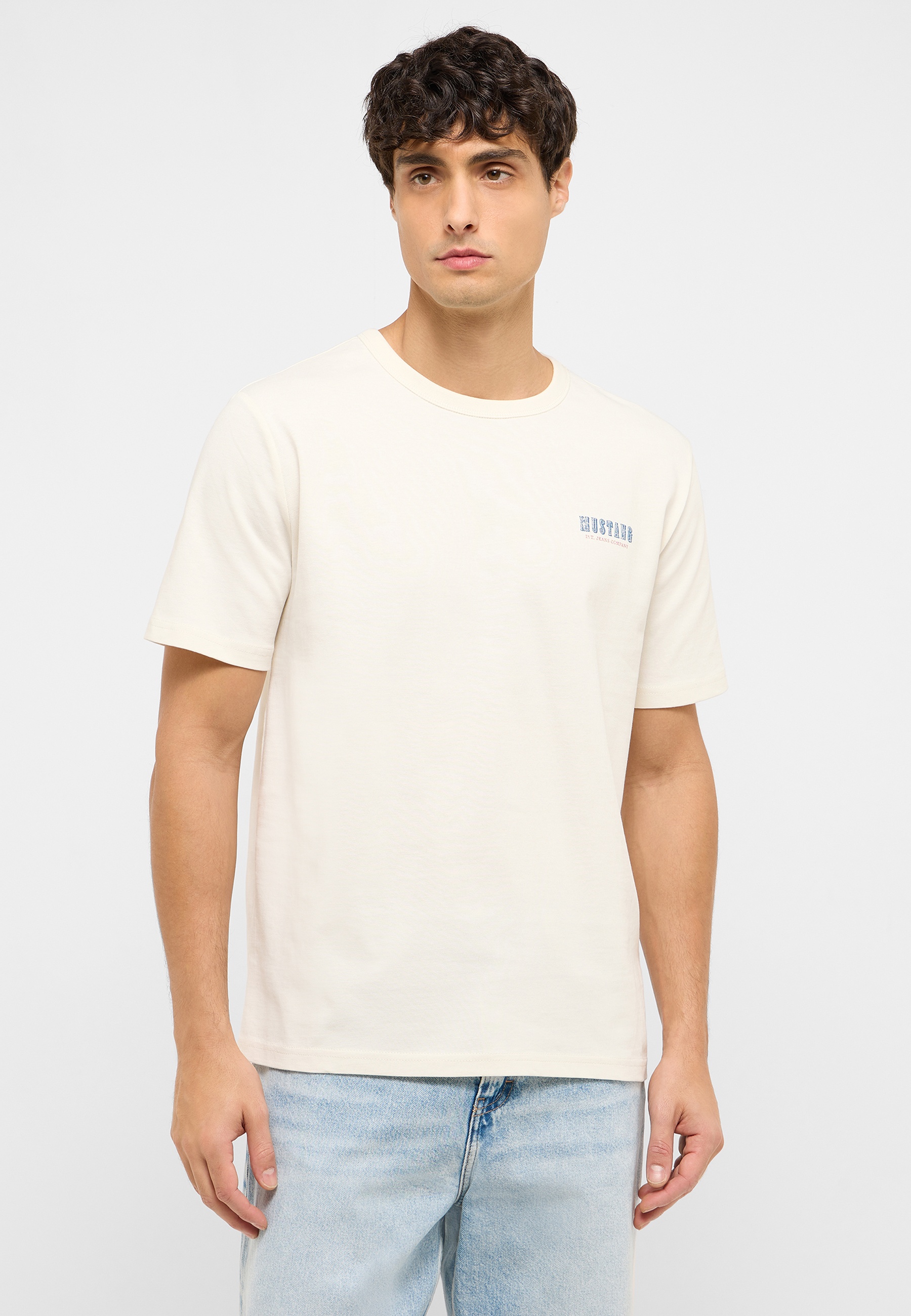 Bekleidung, T-shirt, Person, Jeans, Gesicht