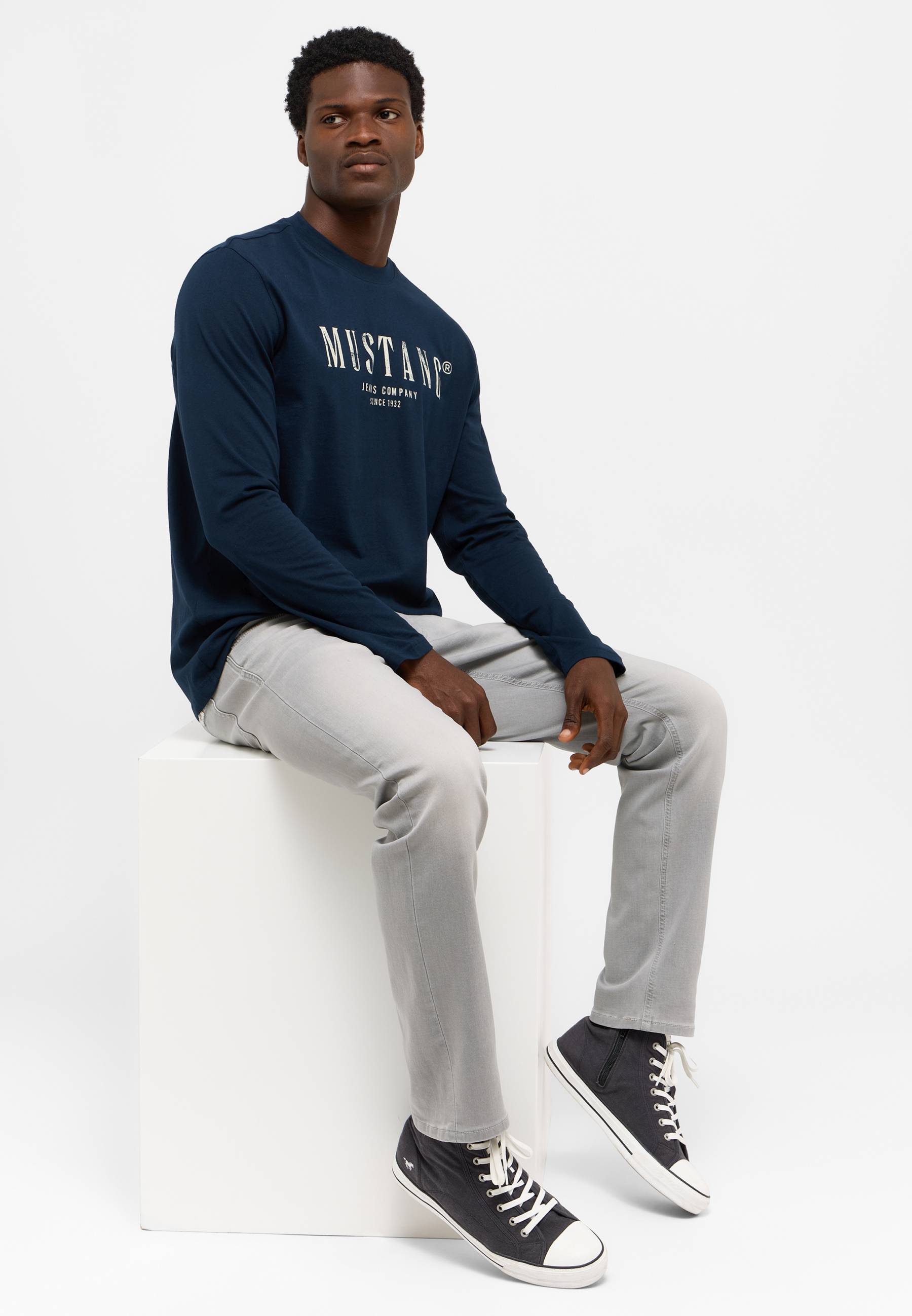 Person, Sitzen, Schuh, Sneaker, Mann