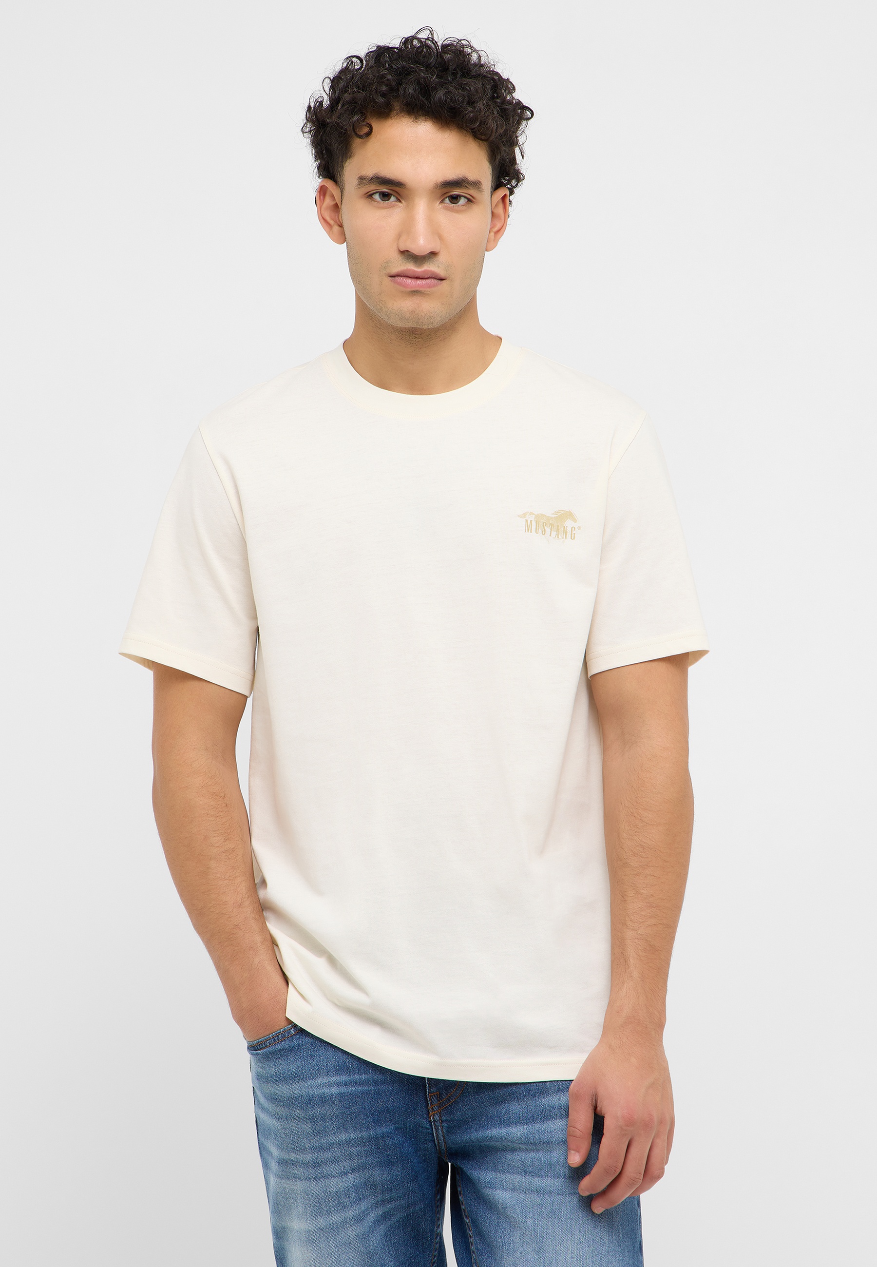 T-shirt, Jeans, Erwachsener, Mann, Person