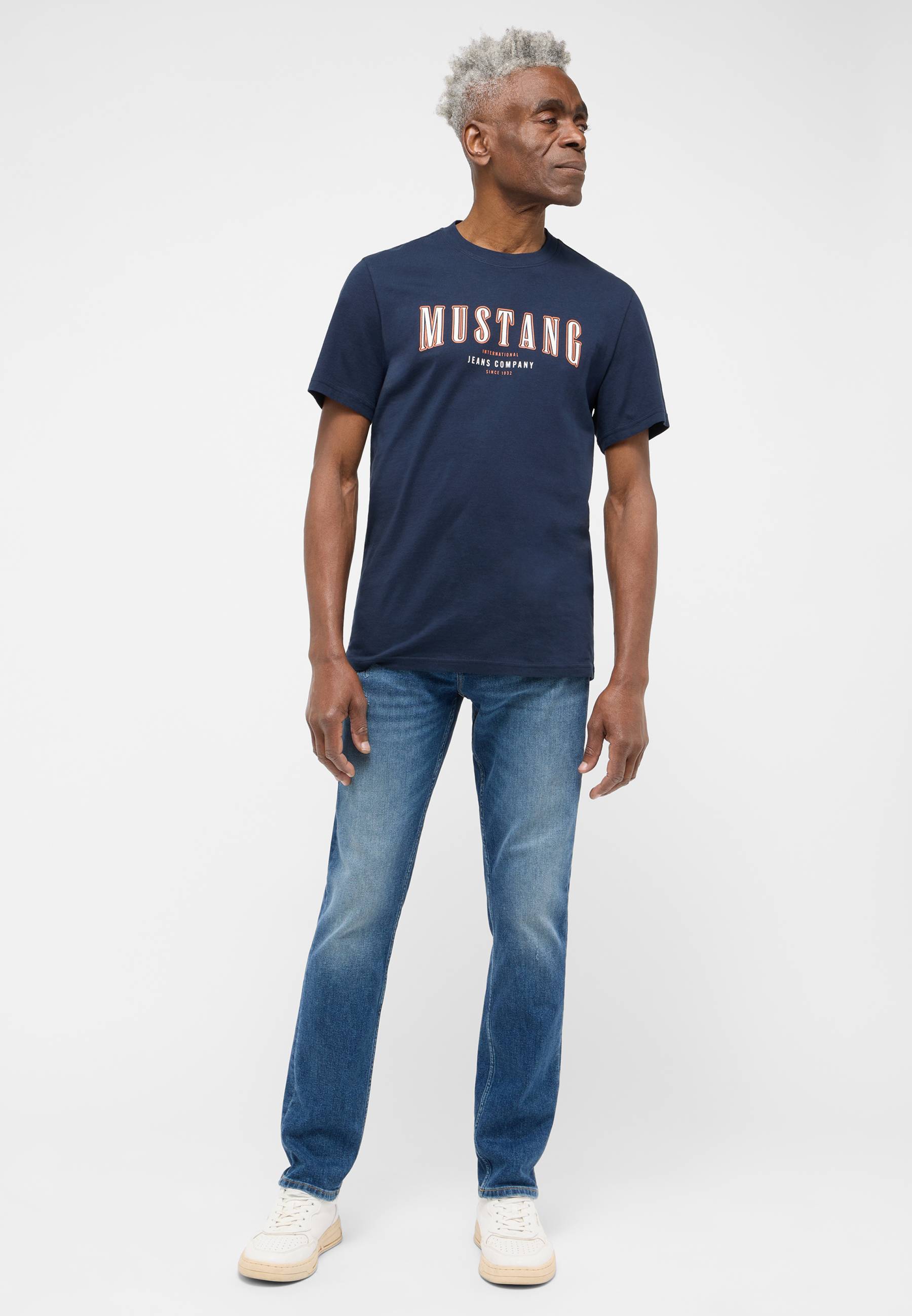 T-shirt, Hosen, Erwachsener, Mann, Person
