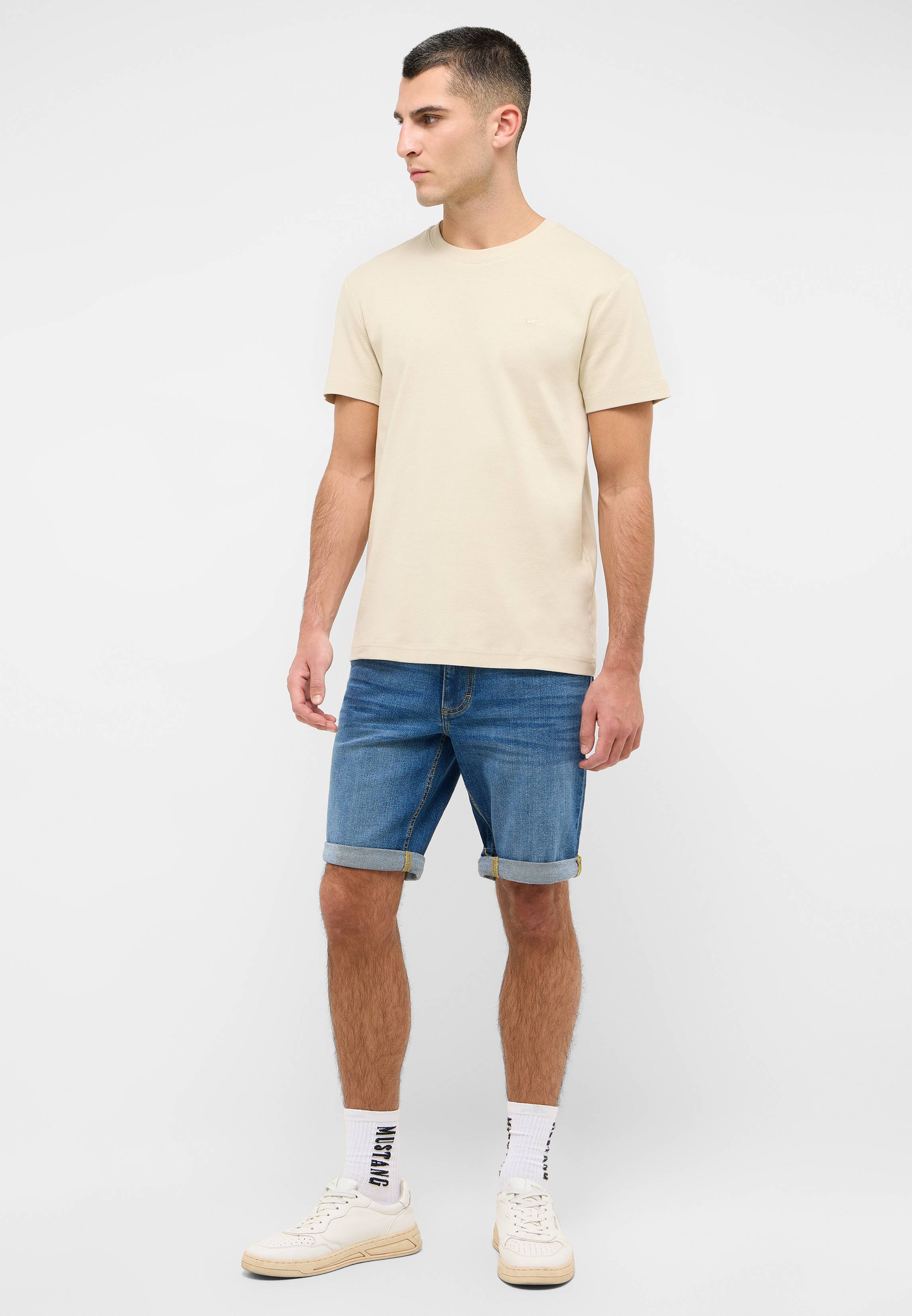 Bekleidung, Kurze Hosen, Person, T-shirt