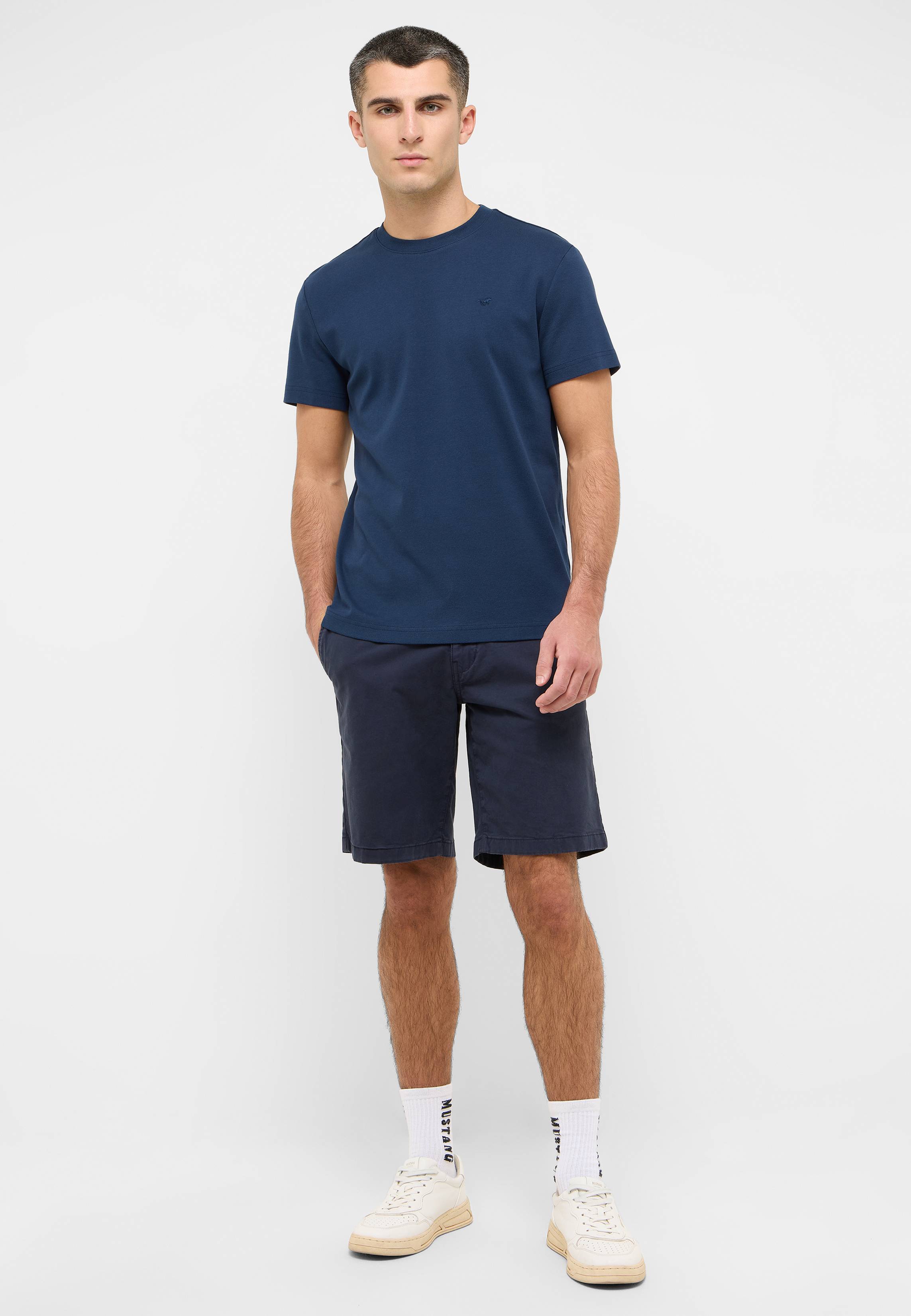 Bekleidung, Kurze Hosen, Person, T-shirt
