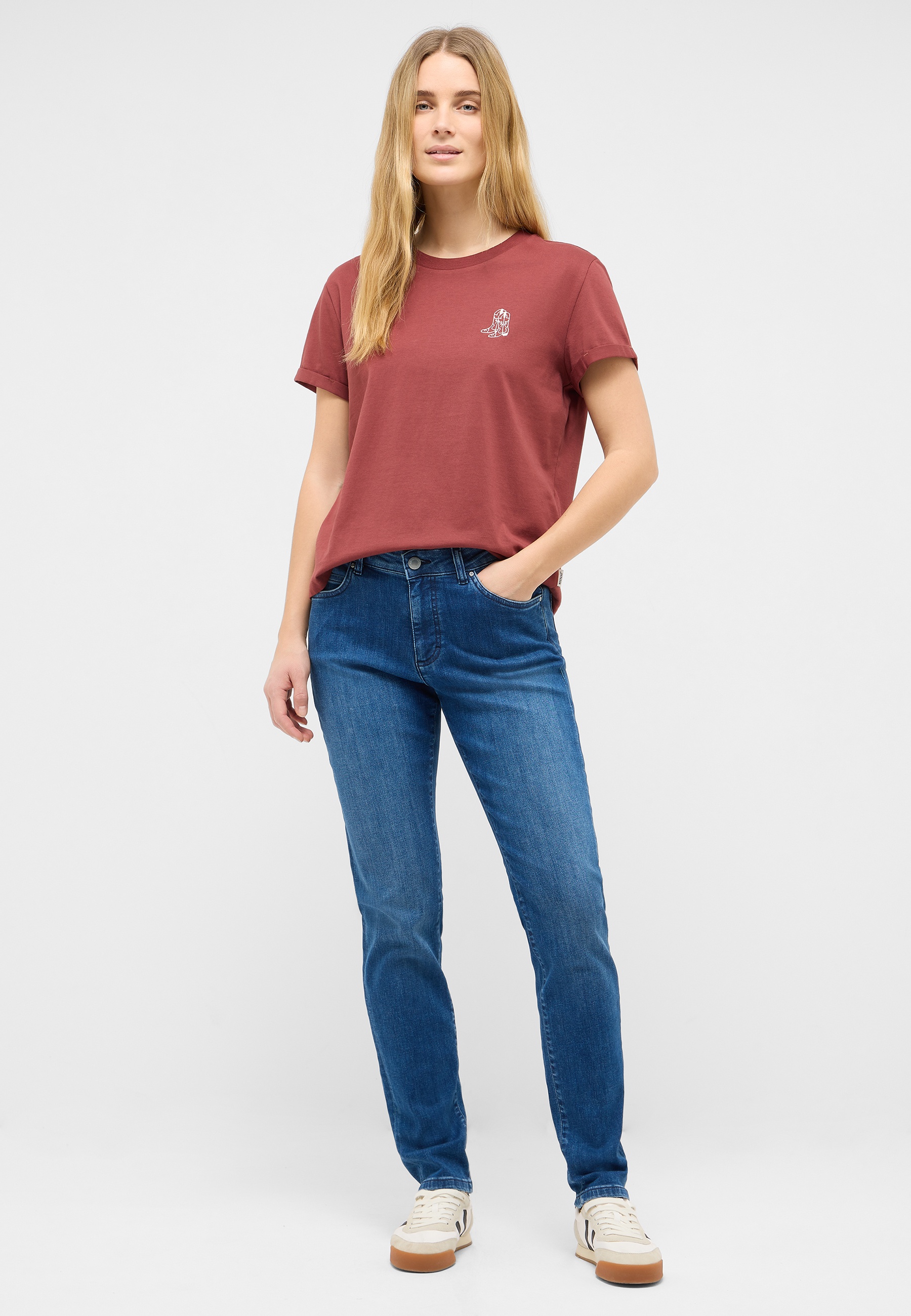 t-shirt, rotes tshirt, baumwolle, jeans, casual outfit