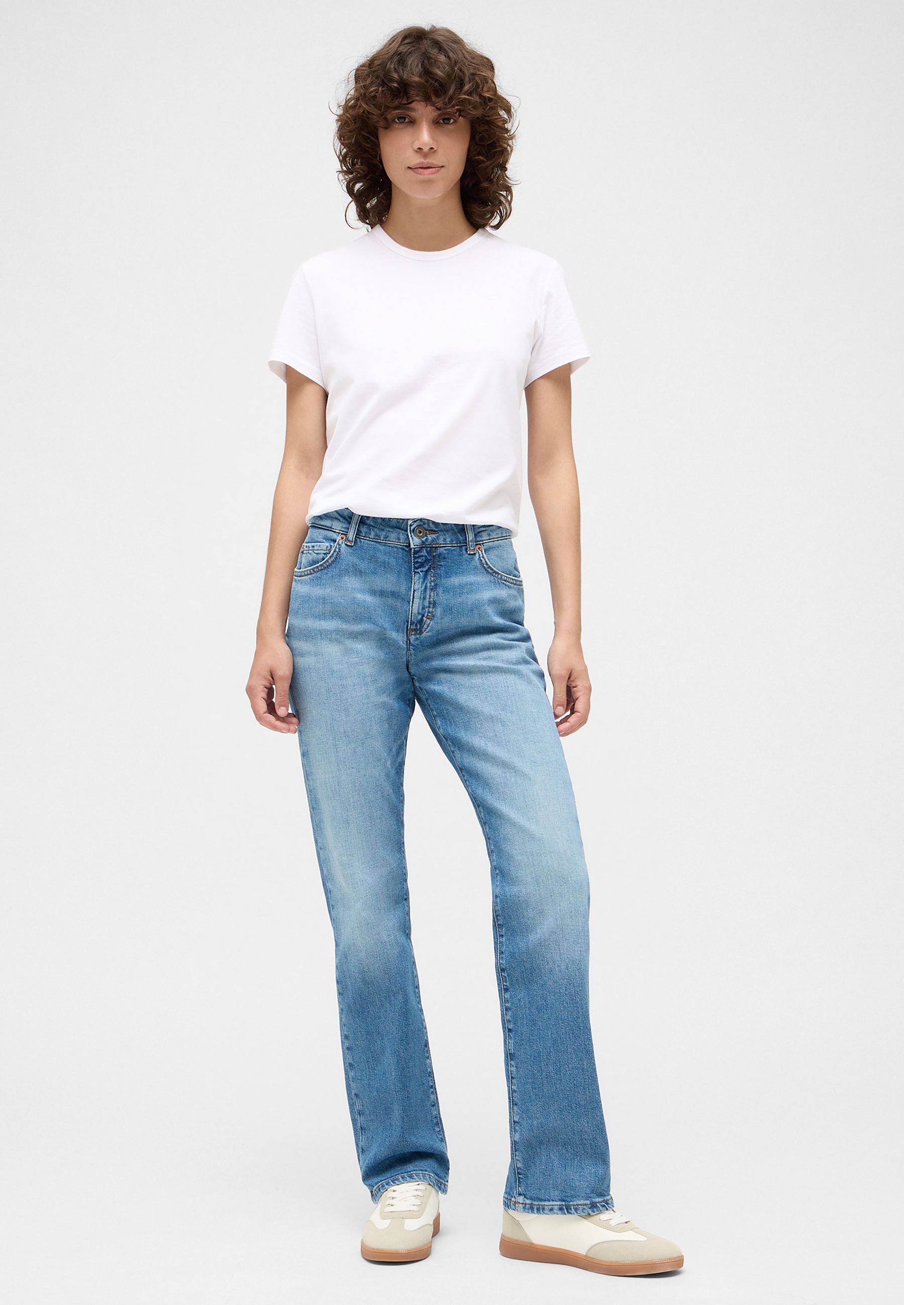 T-Shirt, White, Crew neck, Short sleeve, Jeans