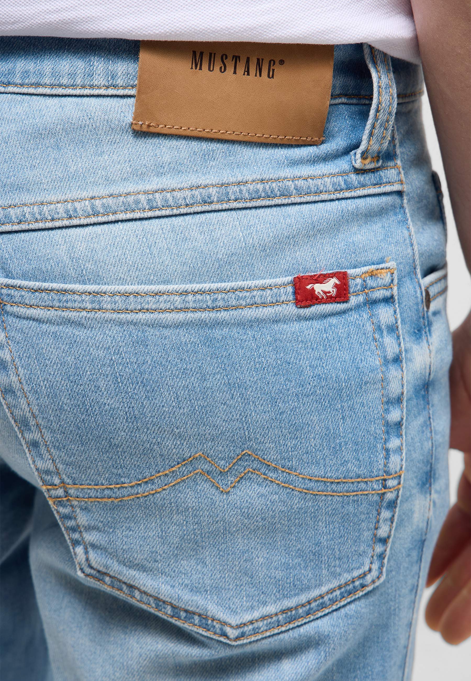 jeans, Denim, Hintertasche, Ziernaht, Markenpatch