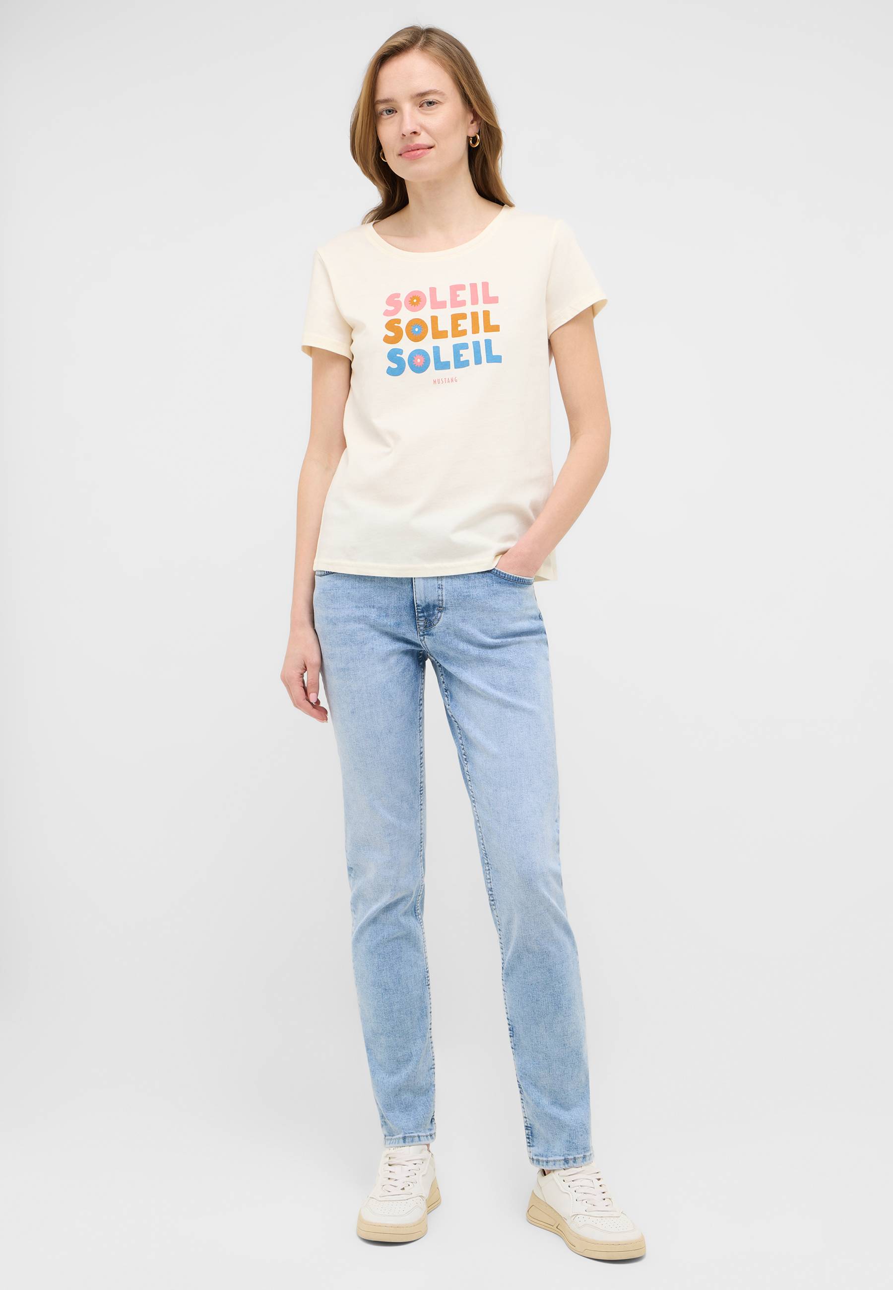 Bekleidung, Hosen, T-shirt, Jeans, Person