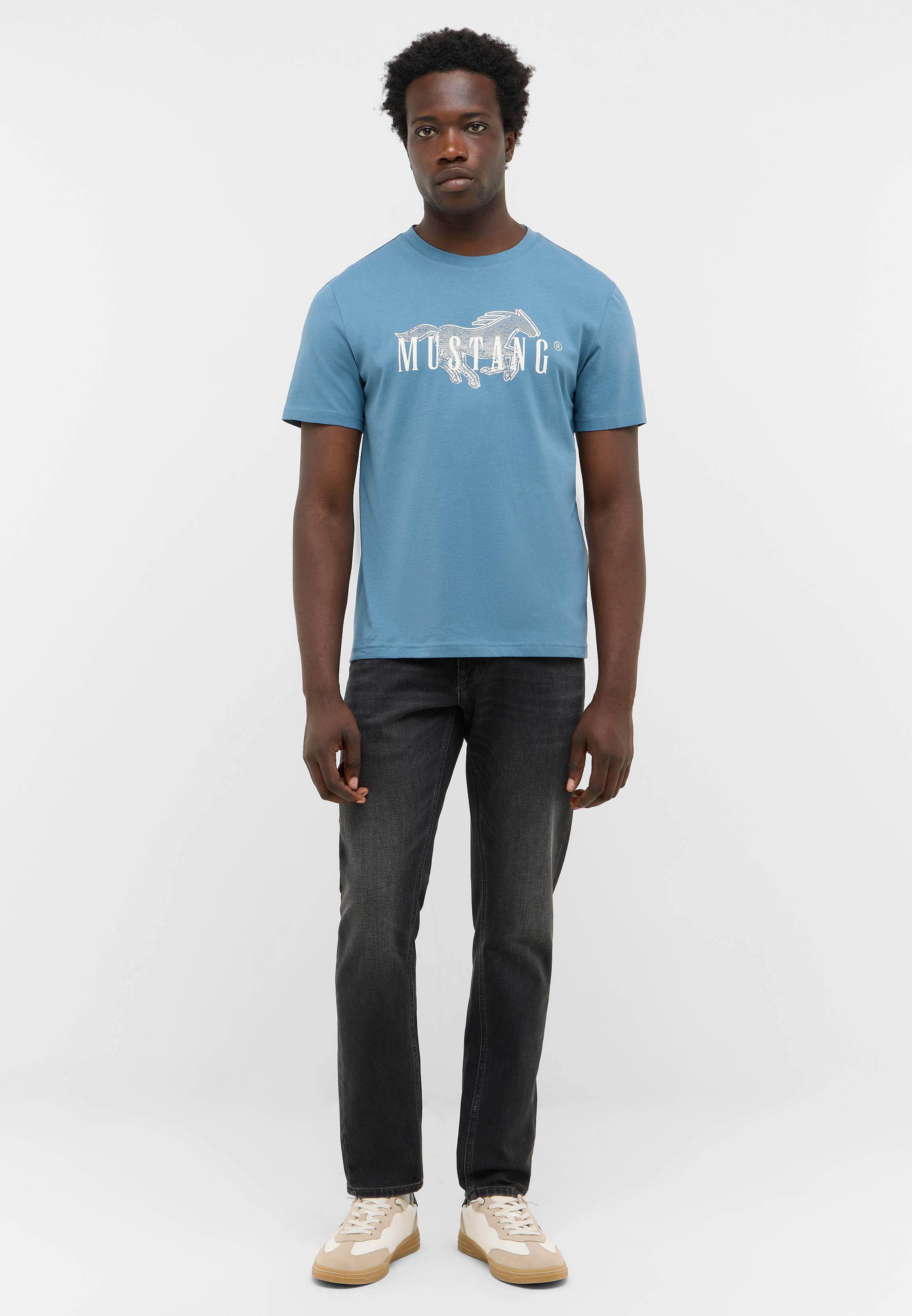 T-shirt, Person, Stehend, Hemd, Hosen