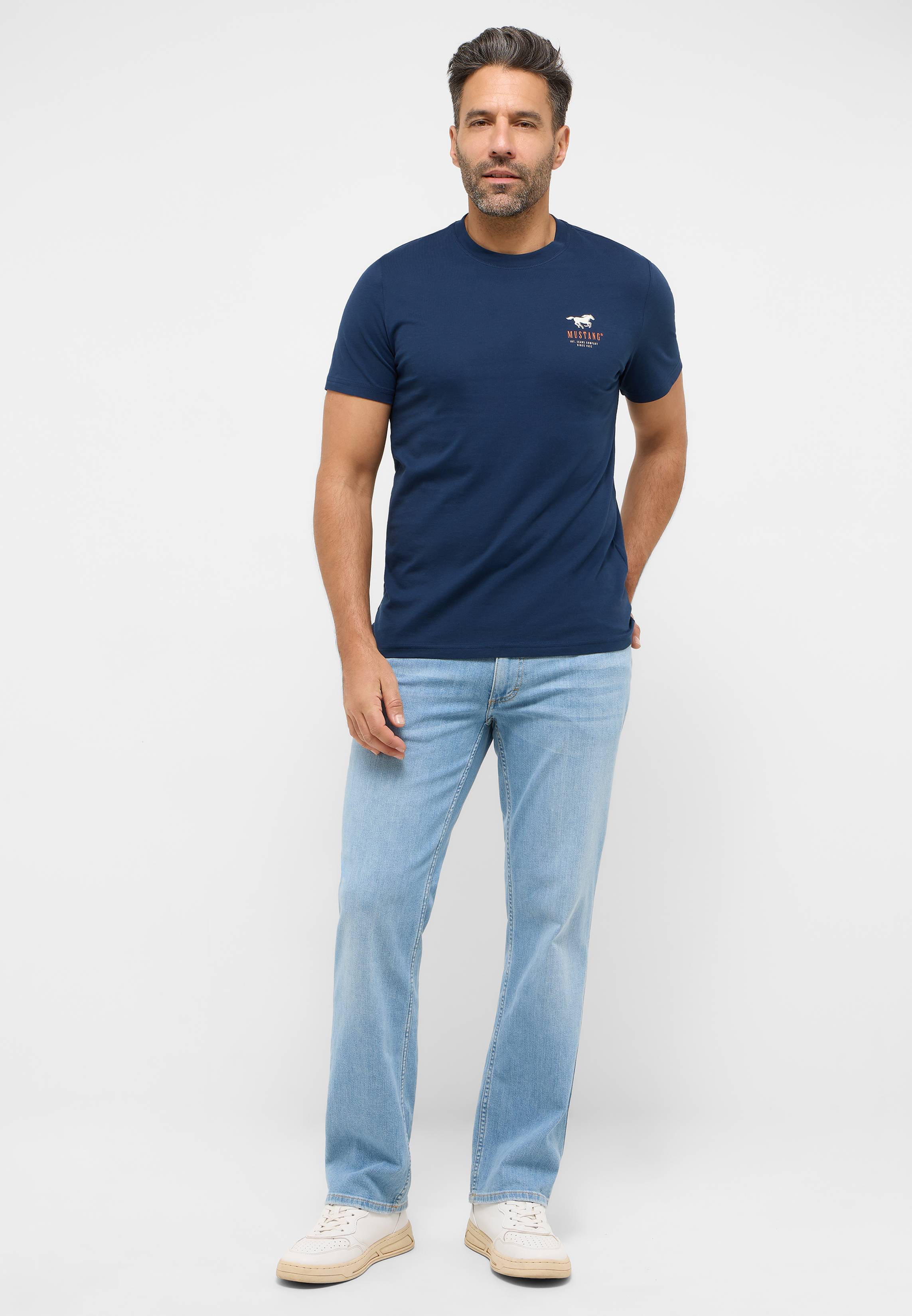 Hosen, T-shirt, Person, Stehend, Mann