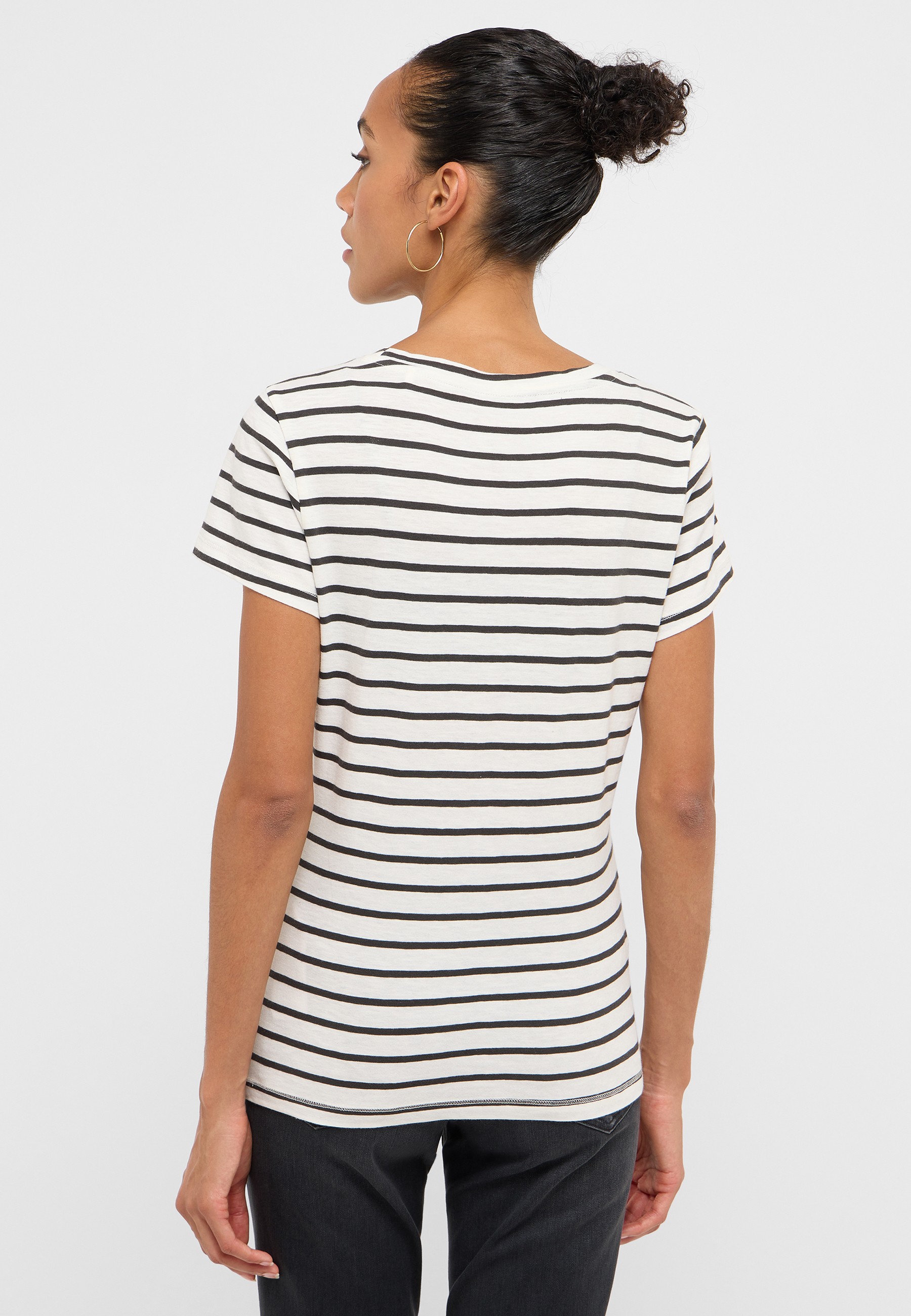 T-shirt, Bluse, Person, Ärmel, Gesicht