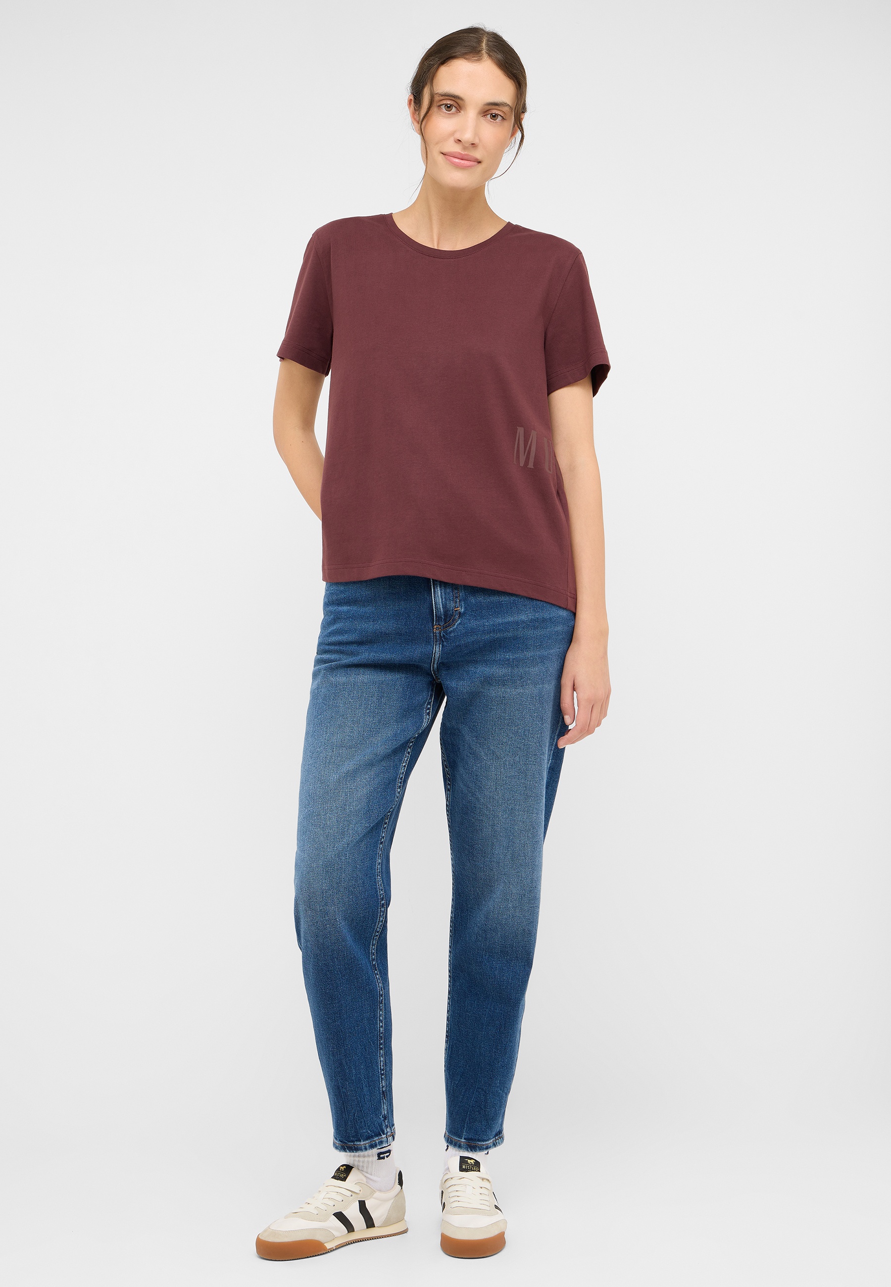 Bekleidung, Hosen, T-shirt, Jeans, Person