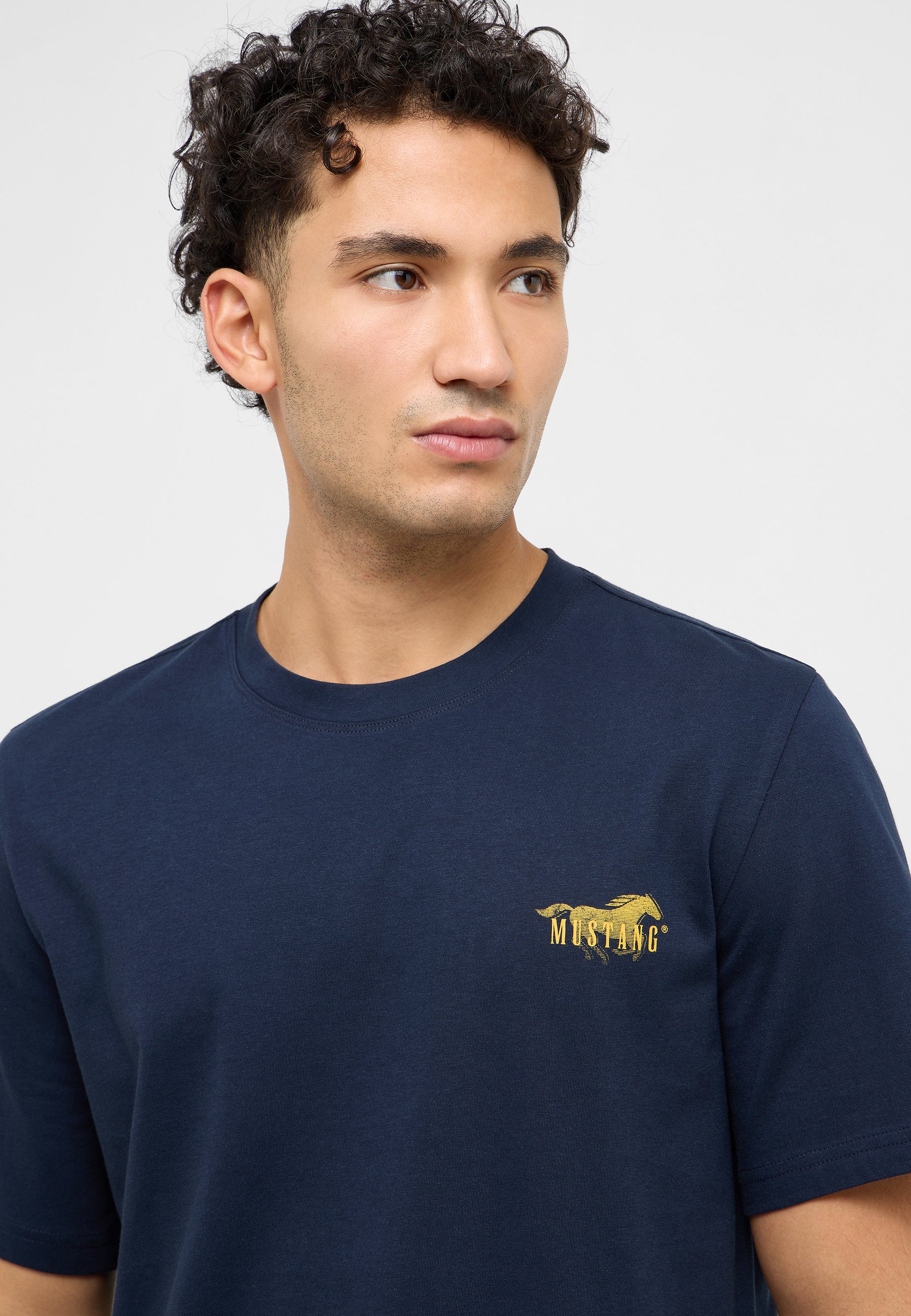 T-shirt, Gesicht, Kopf, Hals, Portrait