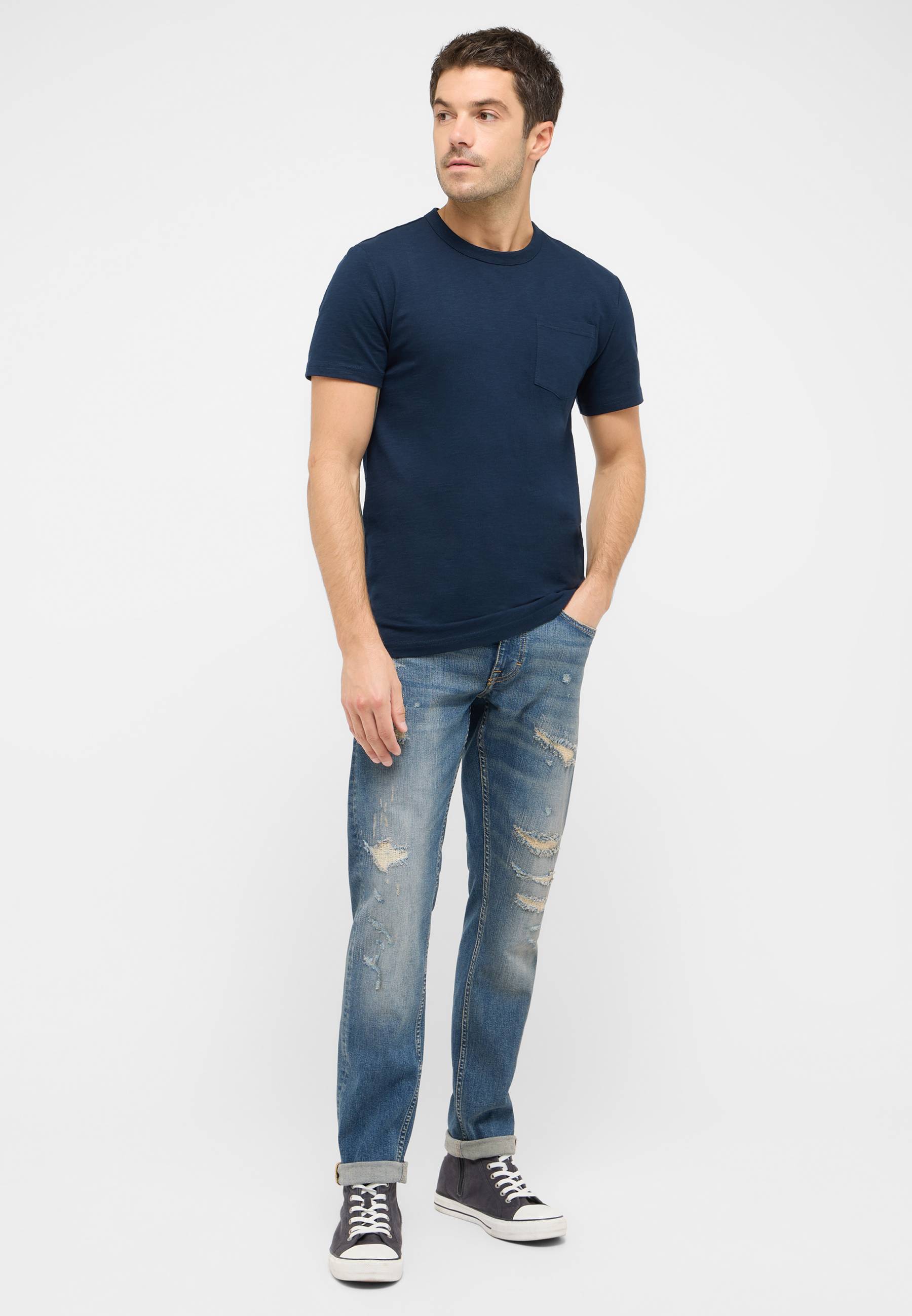 Hosen, T-shirt, Jeanshose, Person, Stehend