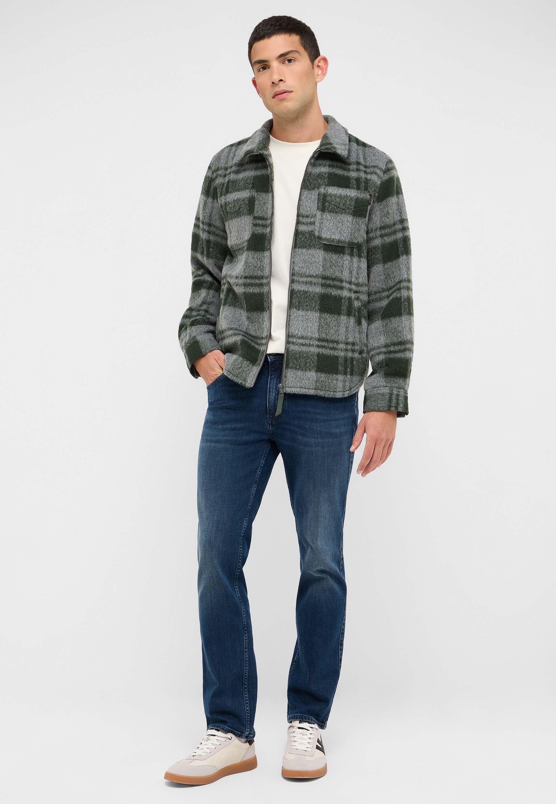 Graue Plaid-Jacke, Flanelljacke, Oversized-Jacke, Knopfverschluss, Brusttasche