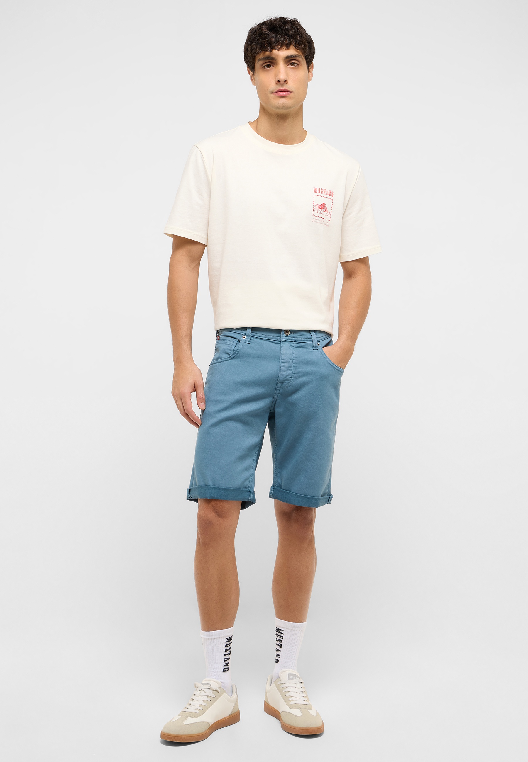 Bekleidung, Kurze Hosen, Person, Schuh, Sneaker